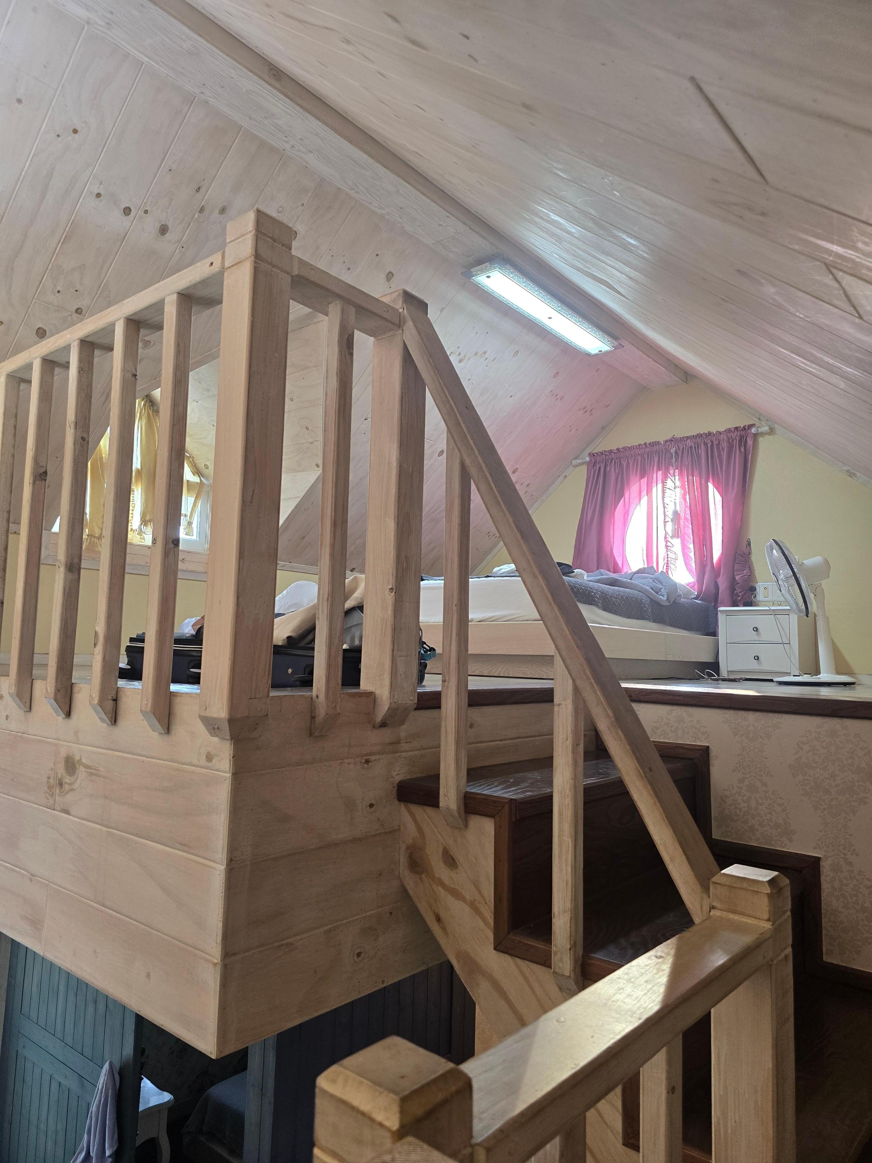 복층 2층 침대에요. 중1 아이가 완전 좋아했어요.