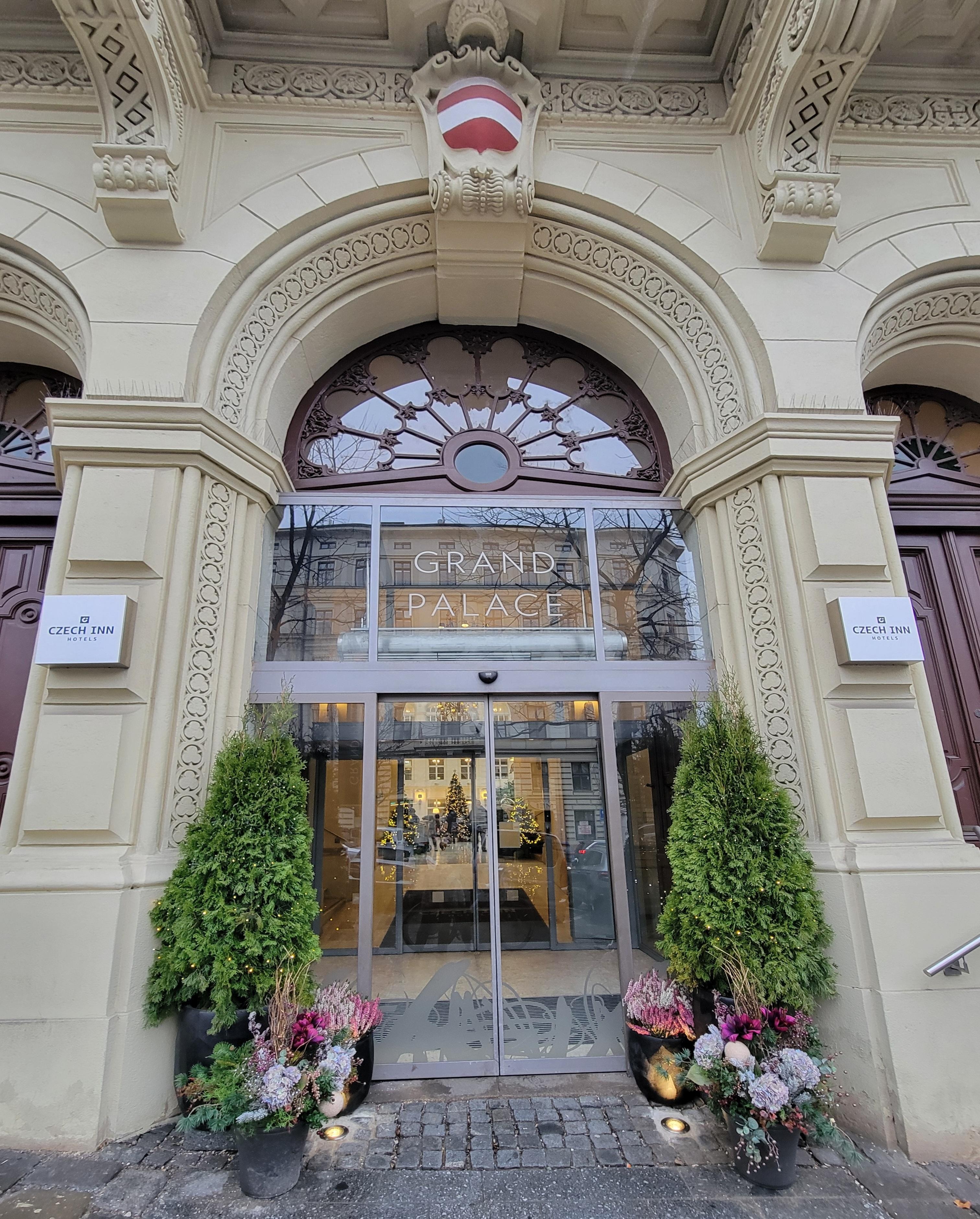 Entrance to the Hotel Grand Palace