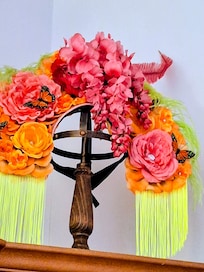 I assume this headdress has something to do with Mardi Gras- one of many interesting things to look at.