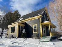 Da es hinter dem haus einen HĂŒgel gibt, war auch die Rutschbahn gleich dabei...