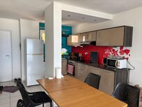 Cuisine moderne et bien équipée