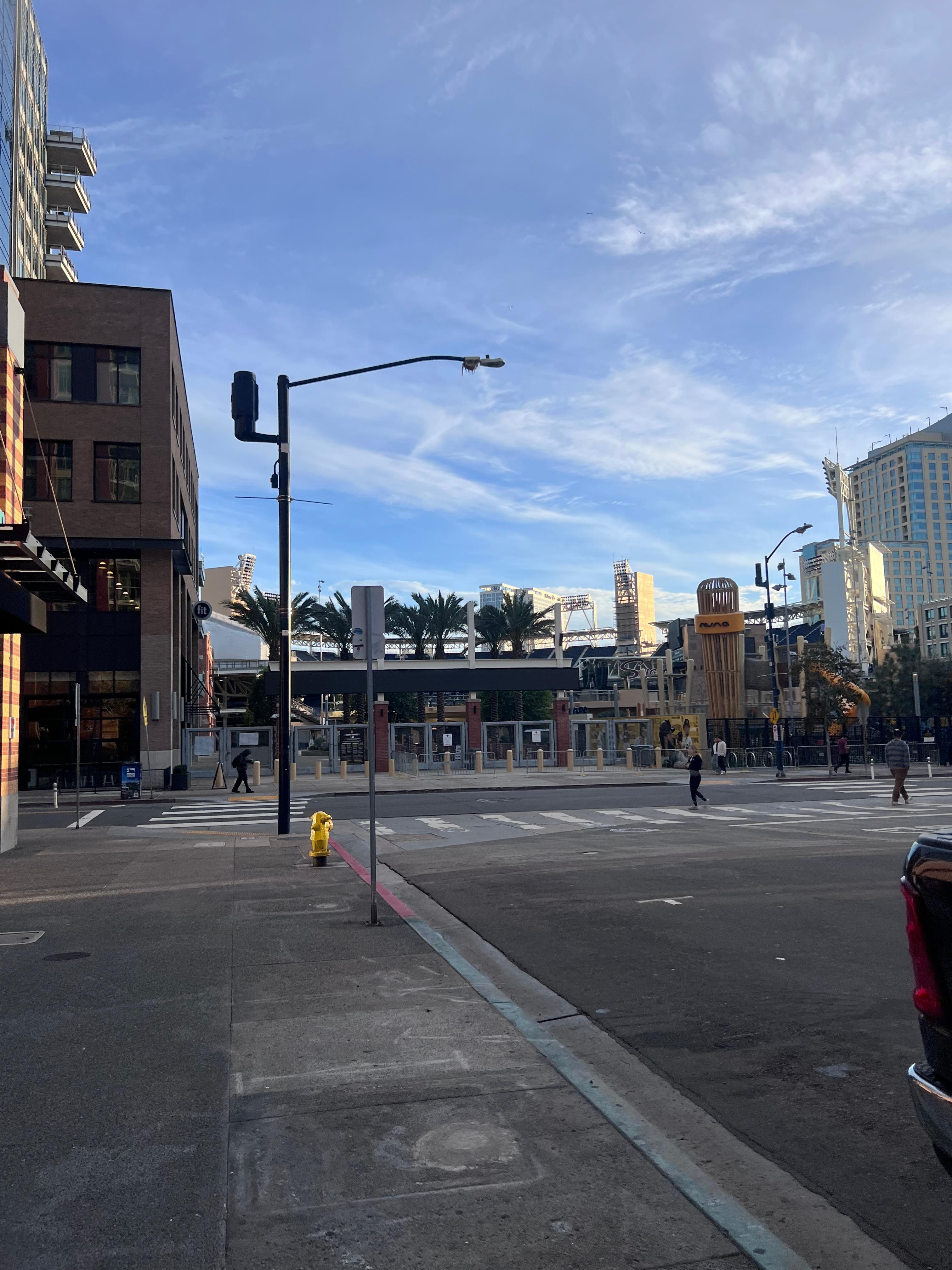 Walking distance to petco park and gaslamp district 