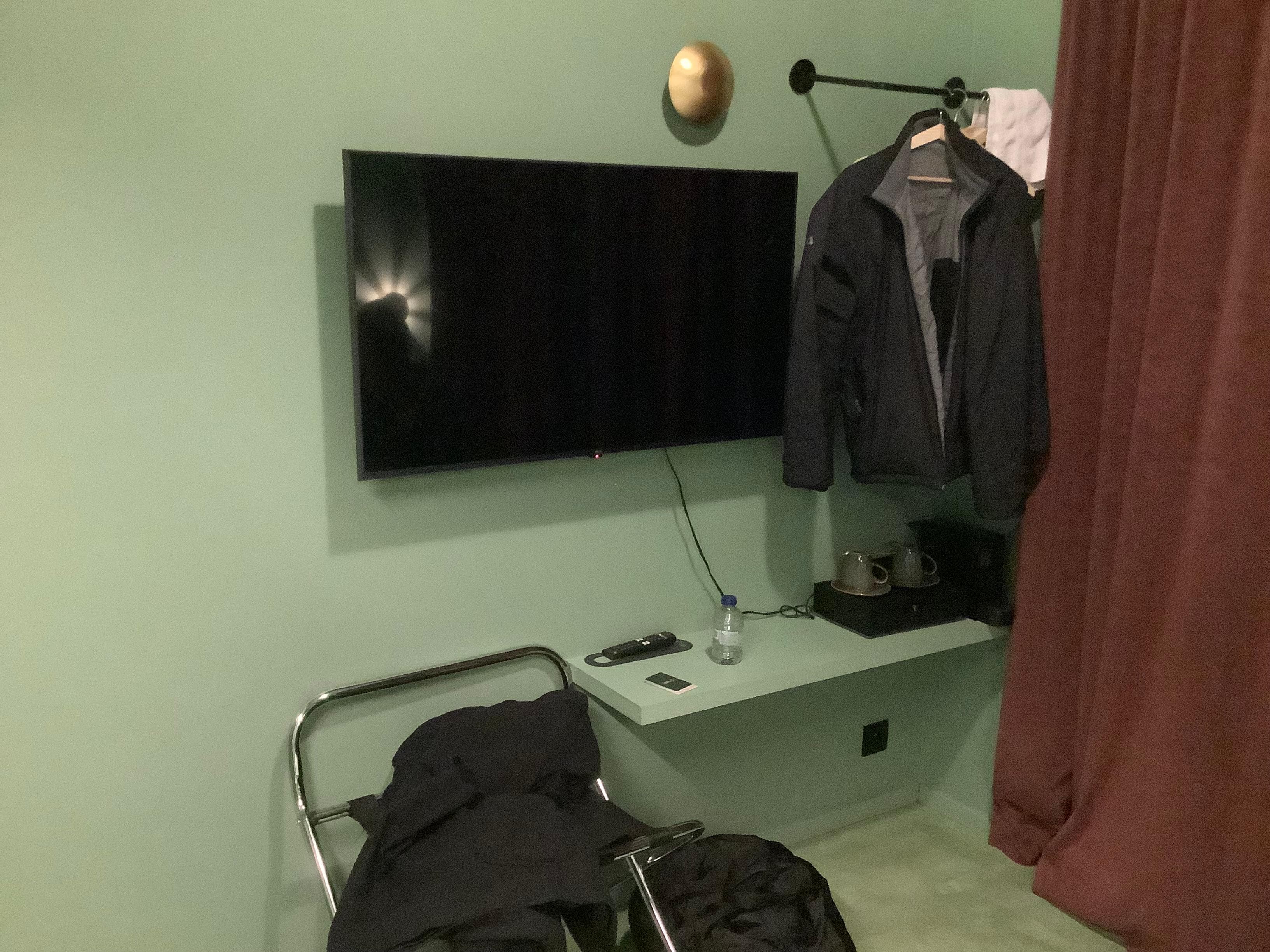 Storage above coffee machine 