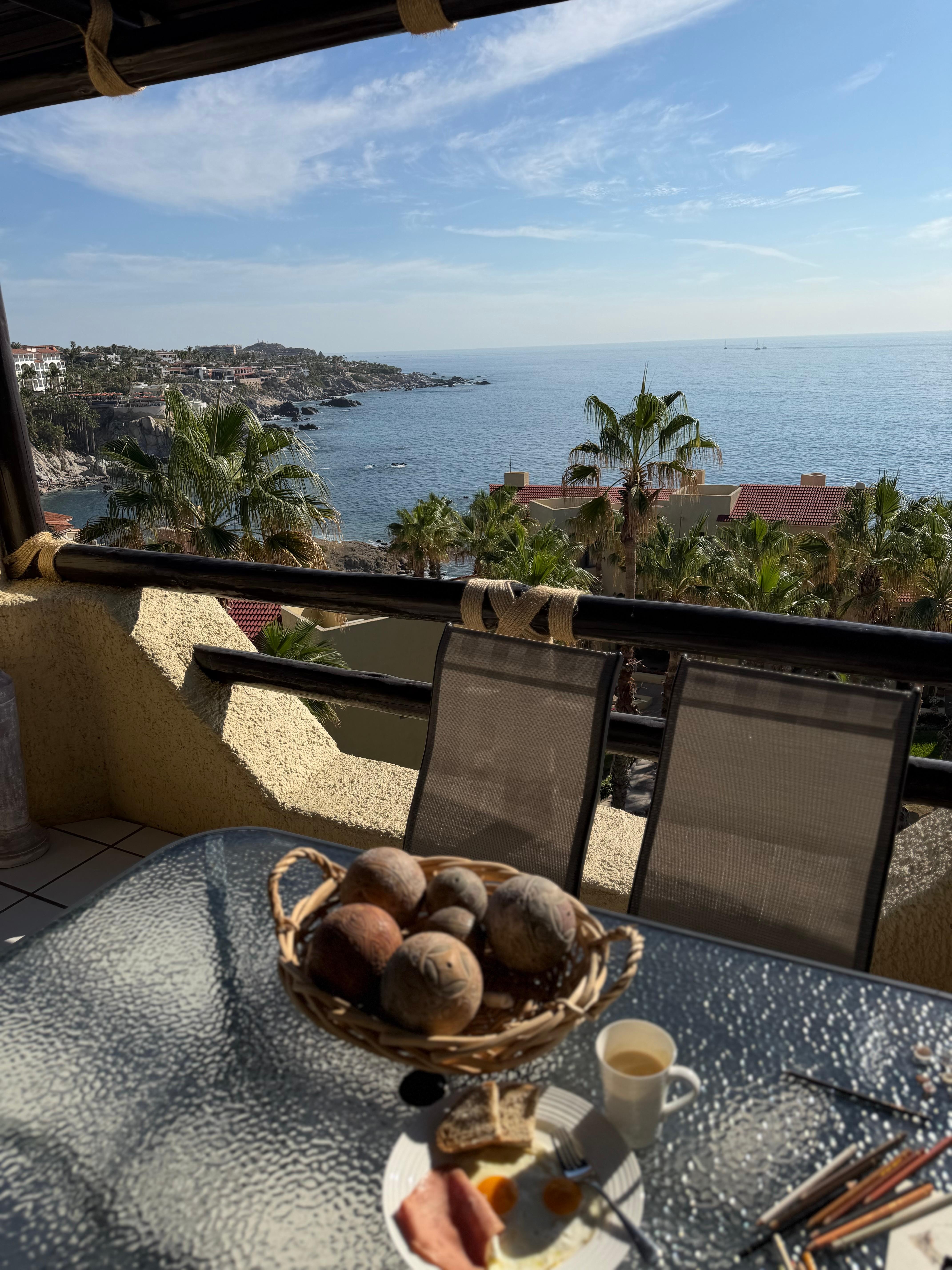 We enjoyed the view everyday sunrise and if u walk around the beach u can also see sunset and the arch. 