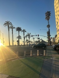 1.5 blocks to Ocean Ave and beach views