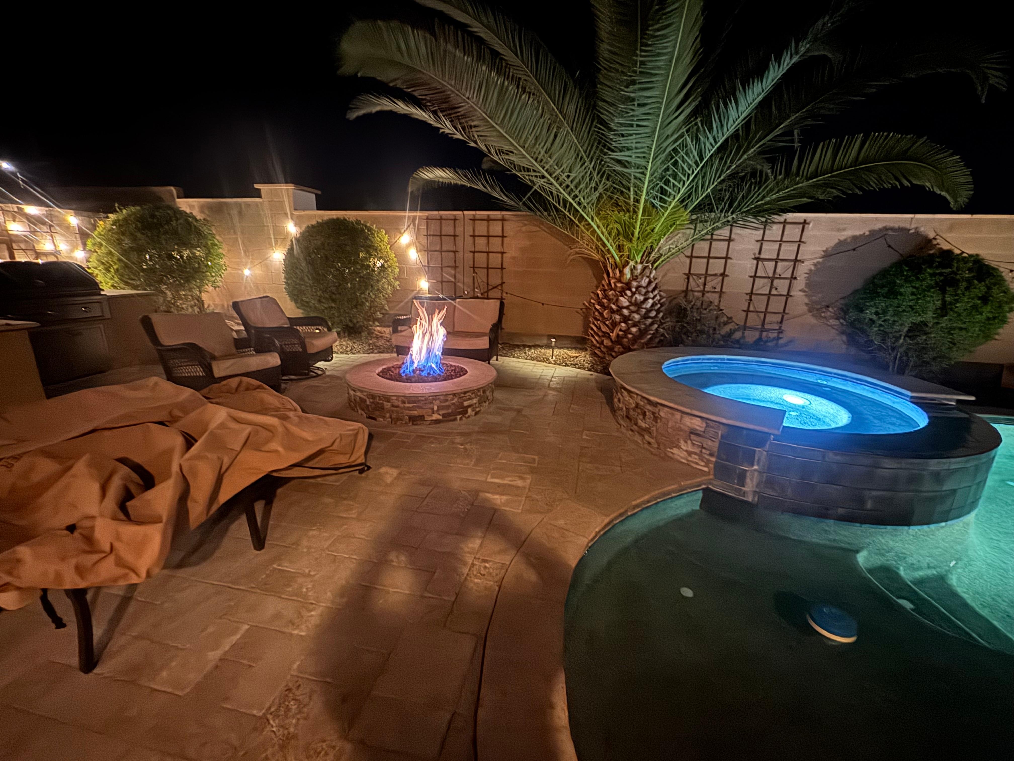 Pool, spa & fire pit.