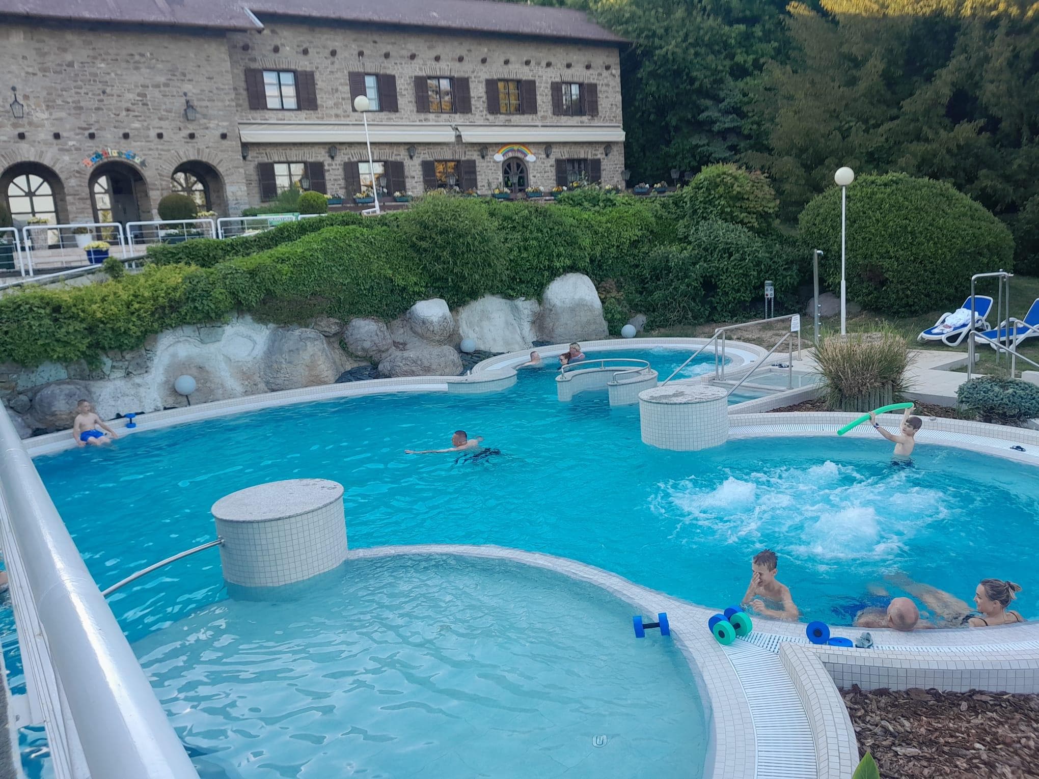 I took this at lunchtime when the pool was empty. Usually it is full with people.