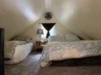 Beds. 1 Full and 1 Twin