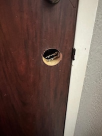 Ni que decir y se oía todo lo de la otra habitación