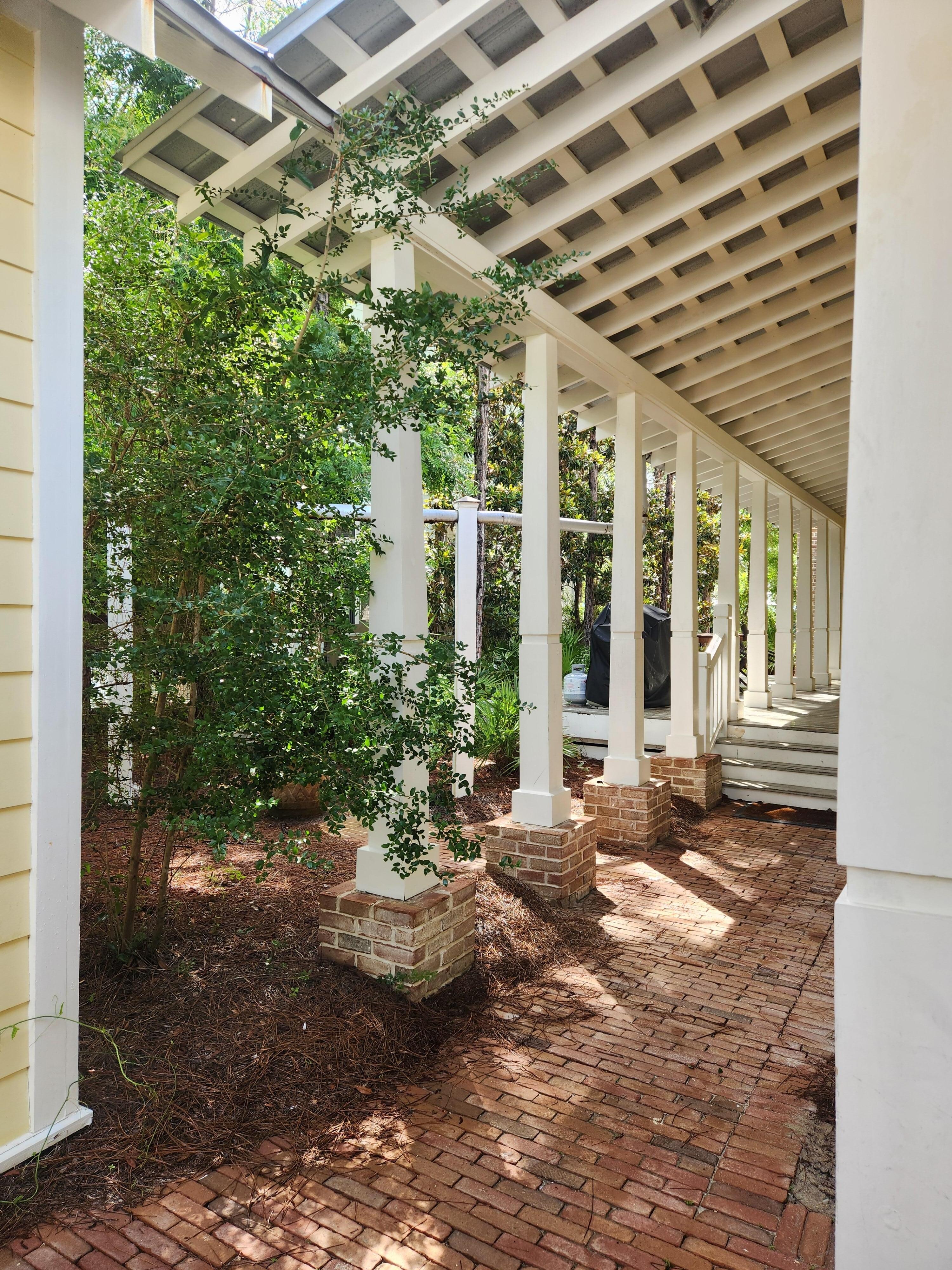 Beautiful walkway to the inside of the house.