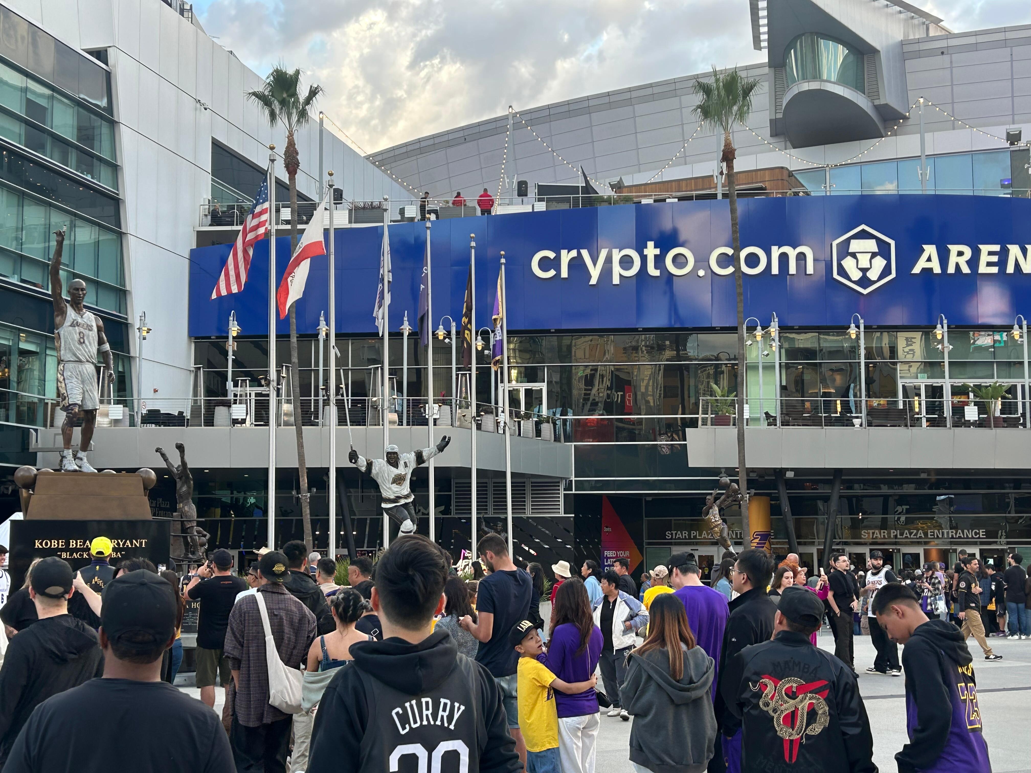 クリプトドットコムセンターまで歩いて行ける。