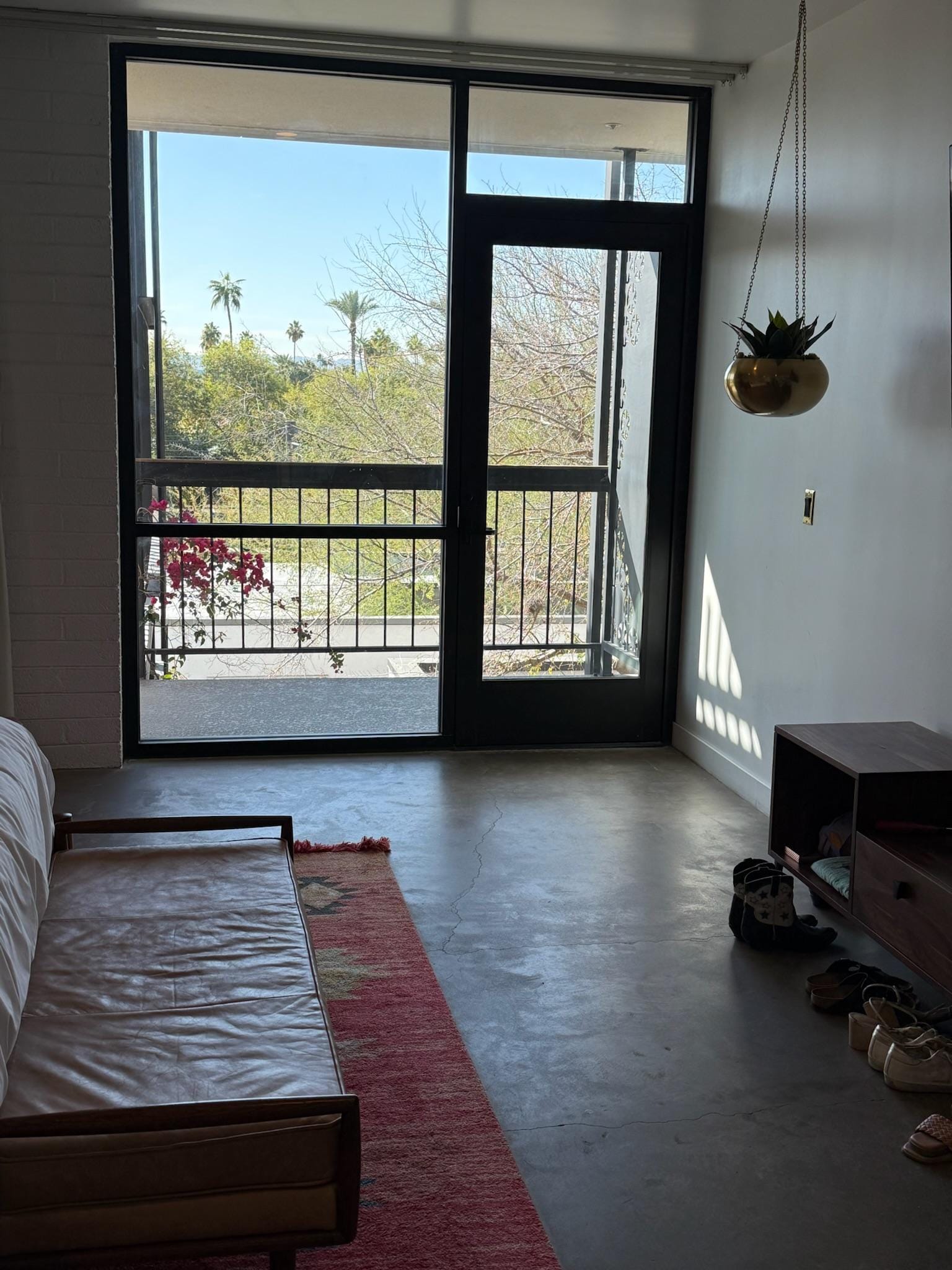 balcony with (broken) firepit :/