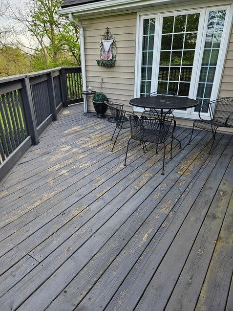 Broken chair, not same pic as online, too many wasps to enjoy deck.