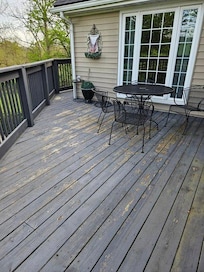 Broken chair, not same pic as online, too many wasps to enjoy deck.