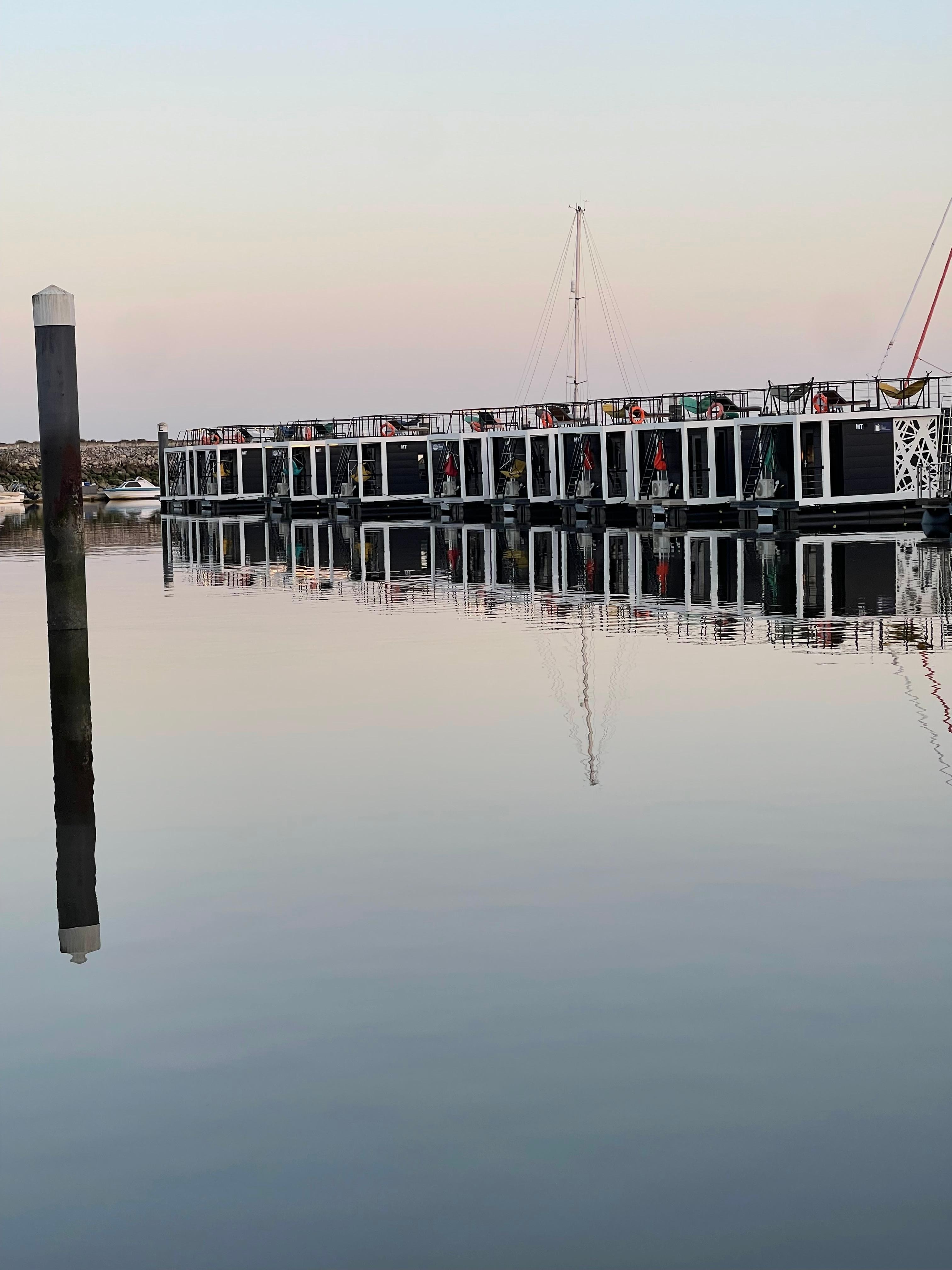 Wide view of all the houseboats.