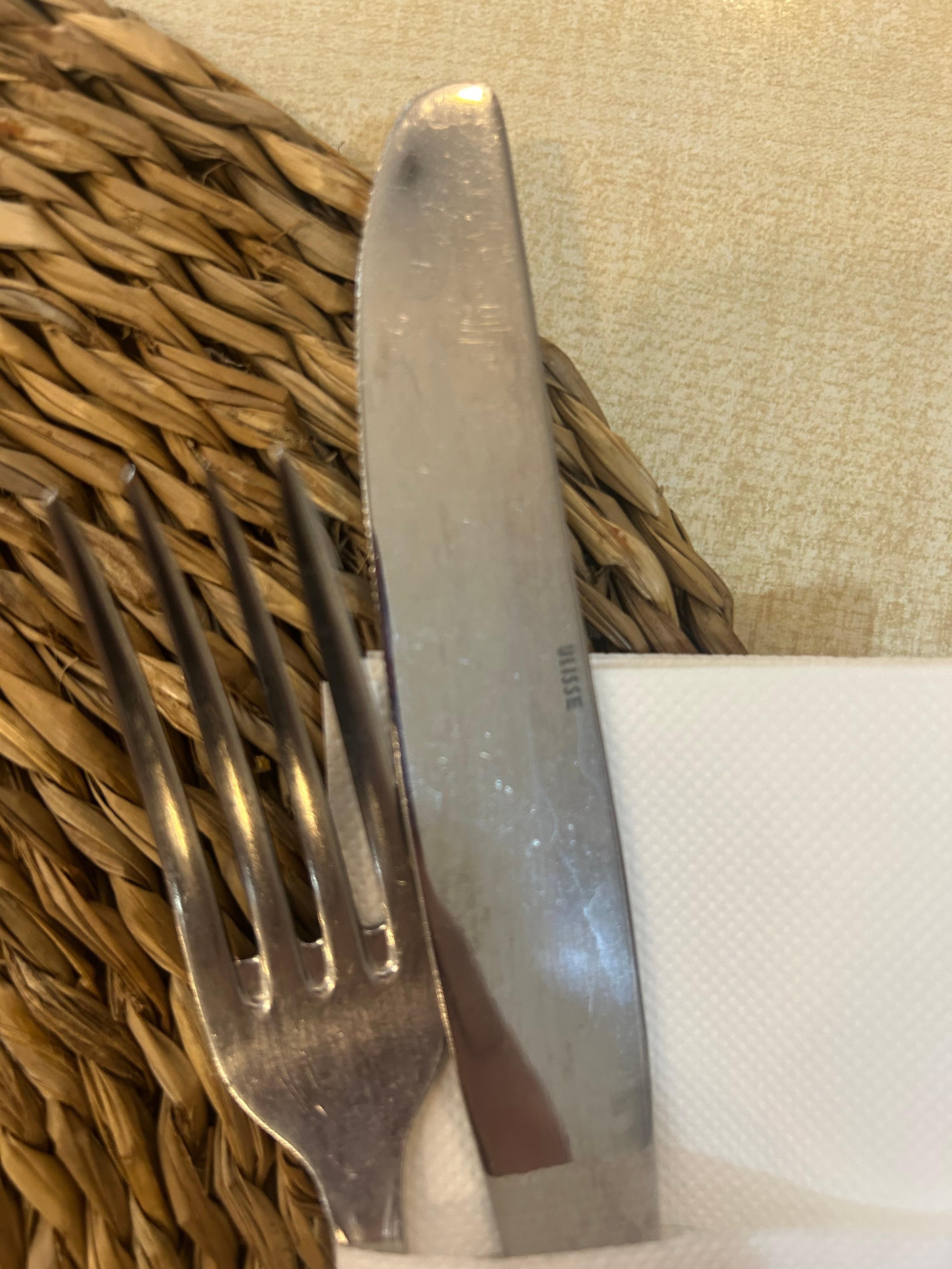 the very dirty utensils.