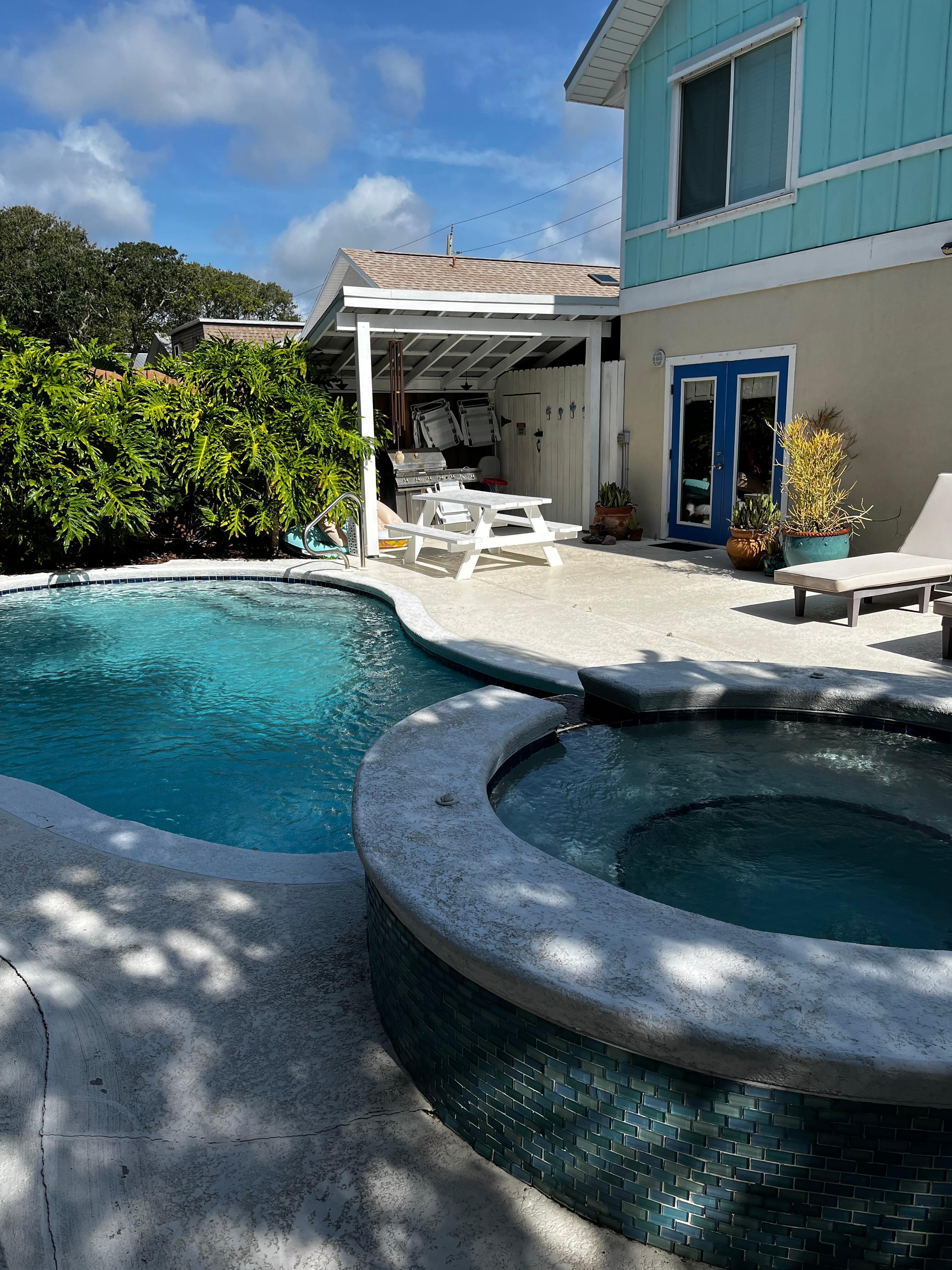 Pool area by entrance to apartment 