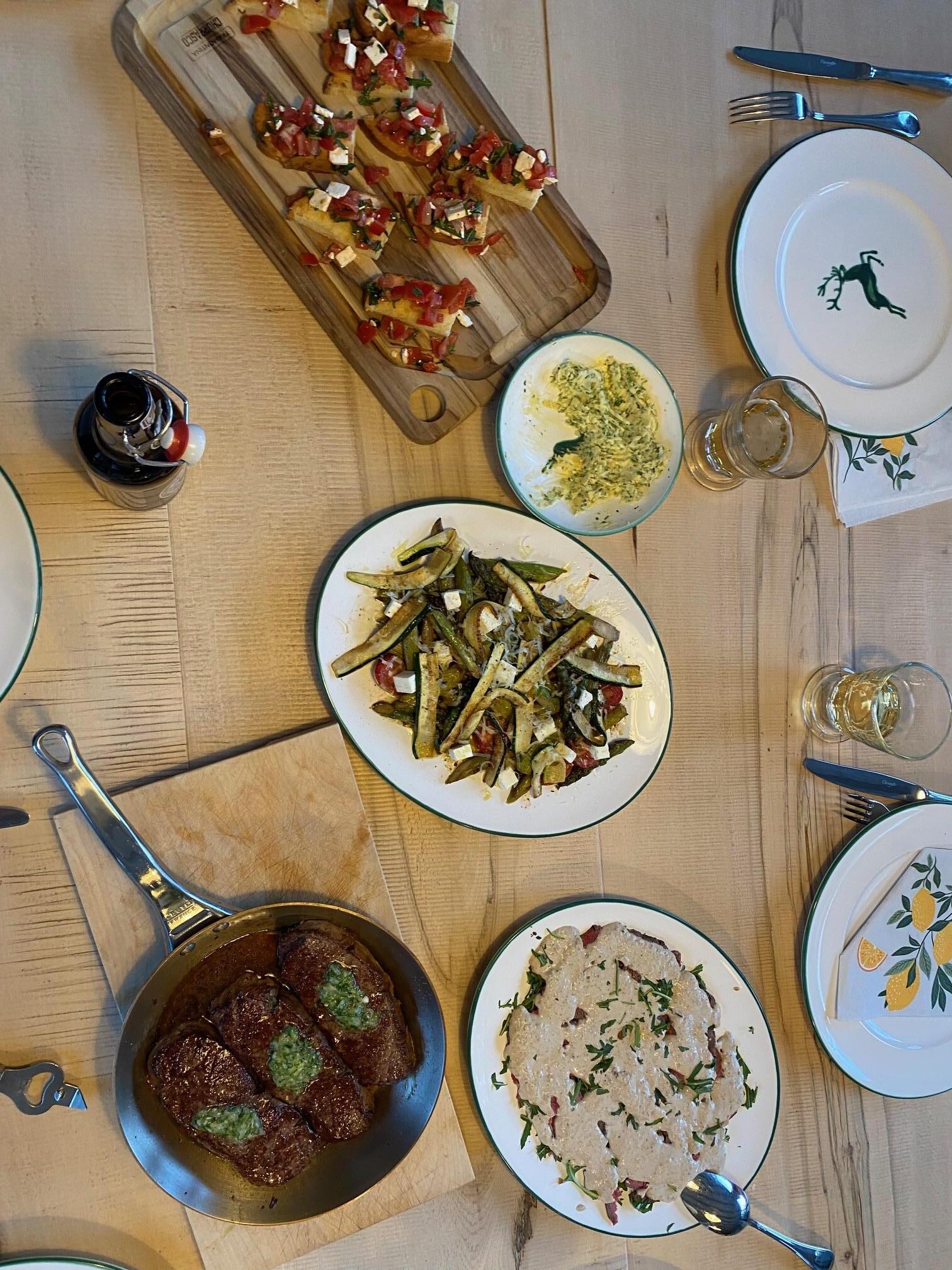 Kulinarische Spezialitäten, die sich in der gut ausgestatteten Küche realisieren lassen