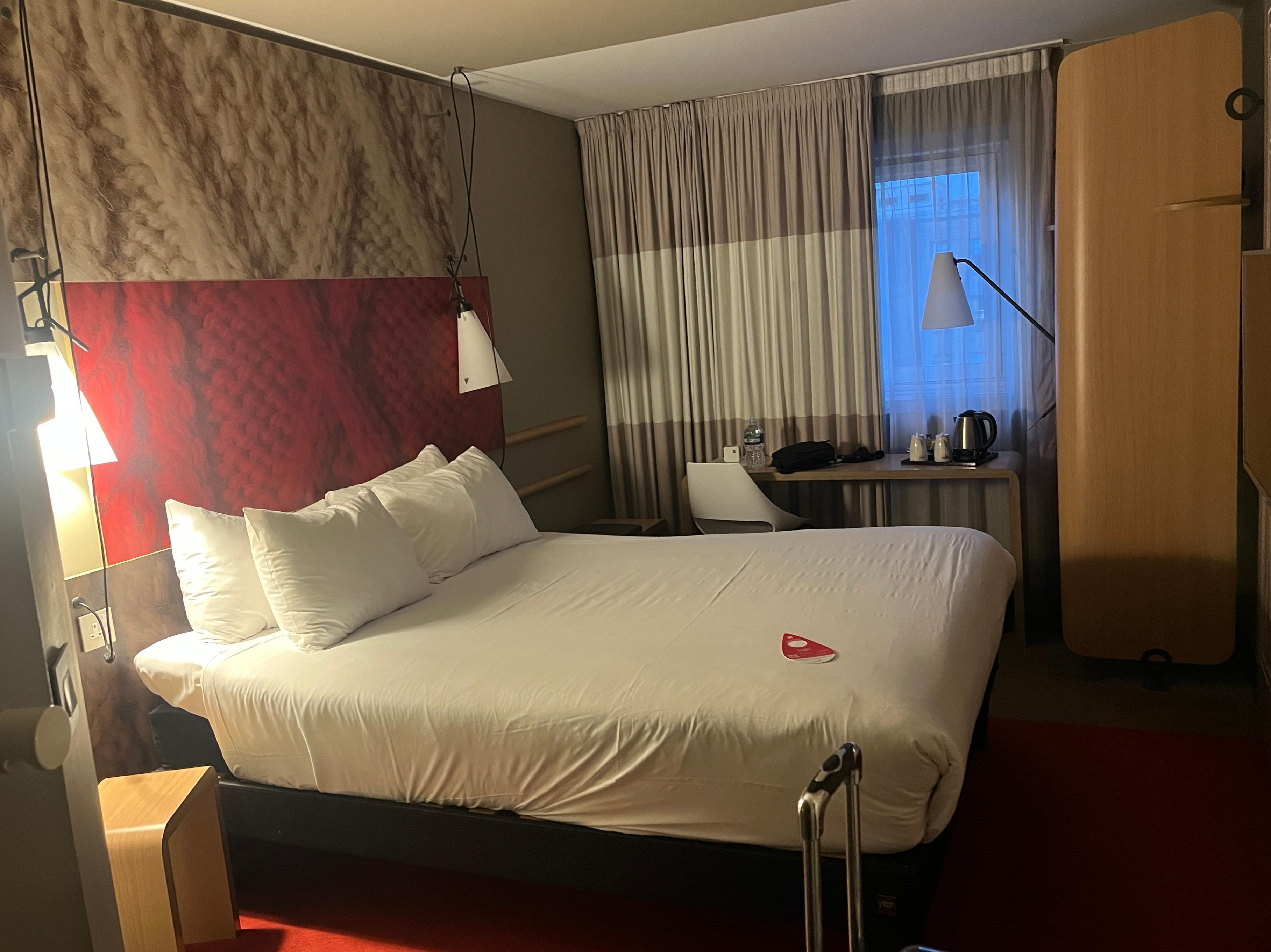 部屋は非常に広く、荷物を広げるスペースは十二分にあります。