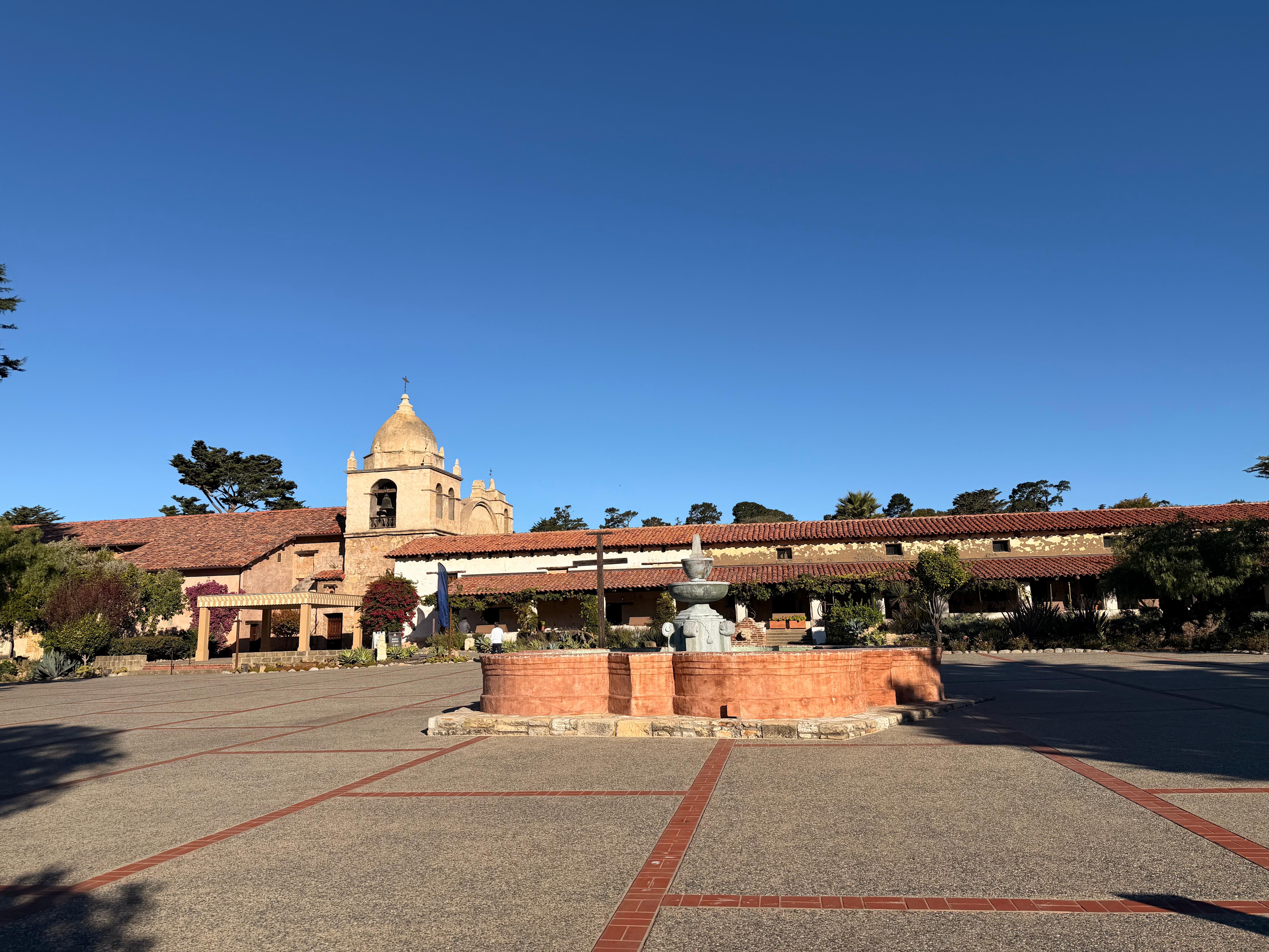 Carmel Mission Basilica a 10 minutos del Hotel