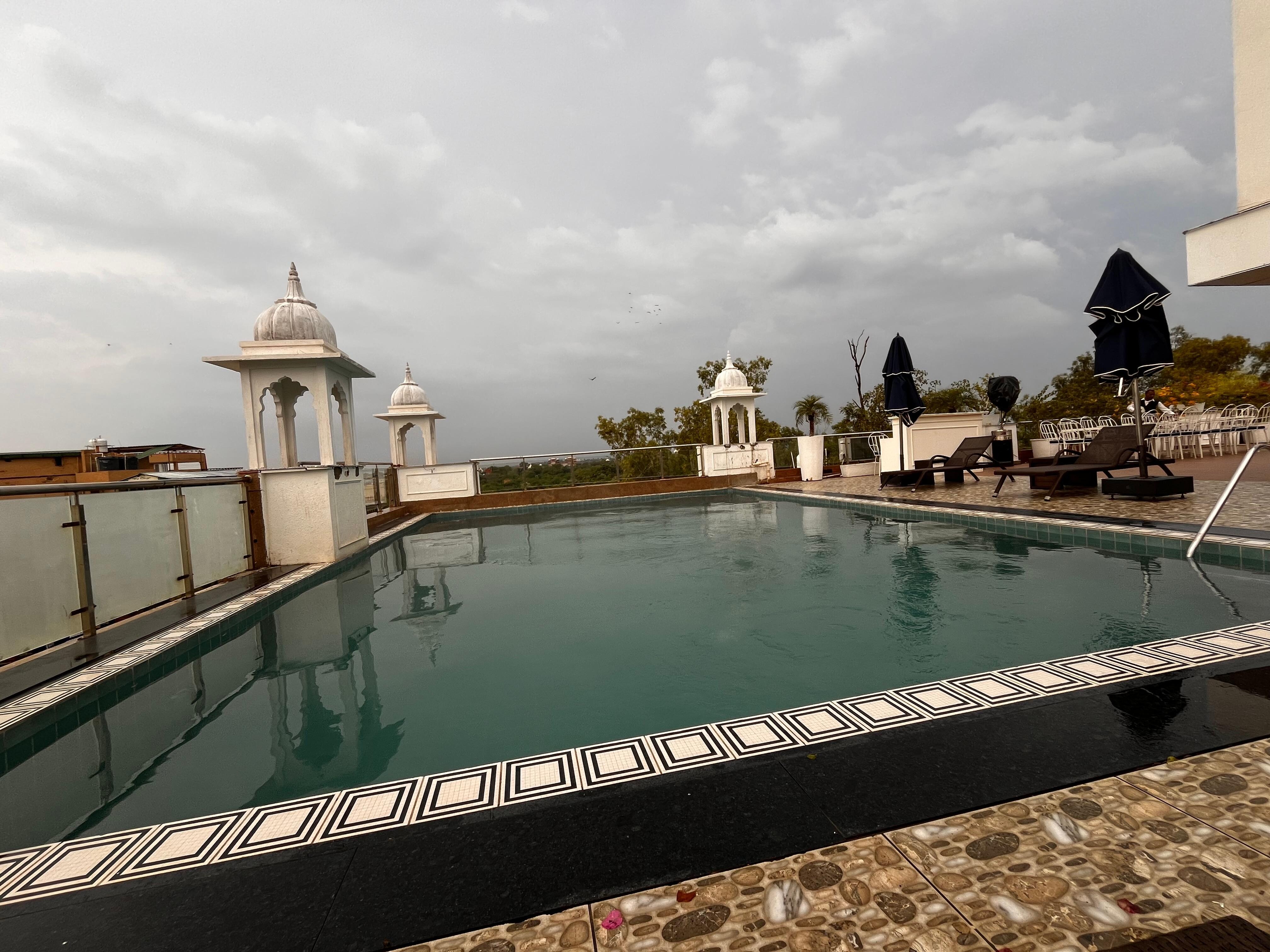 Terrace pool