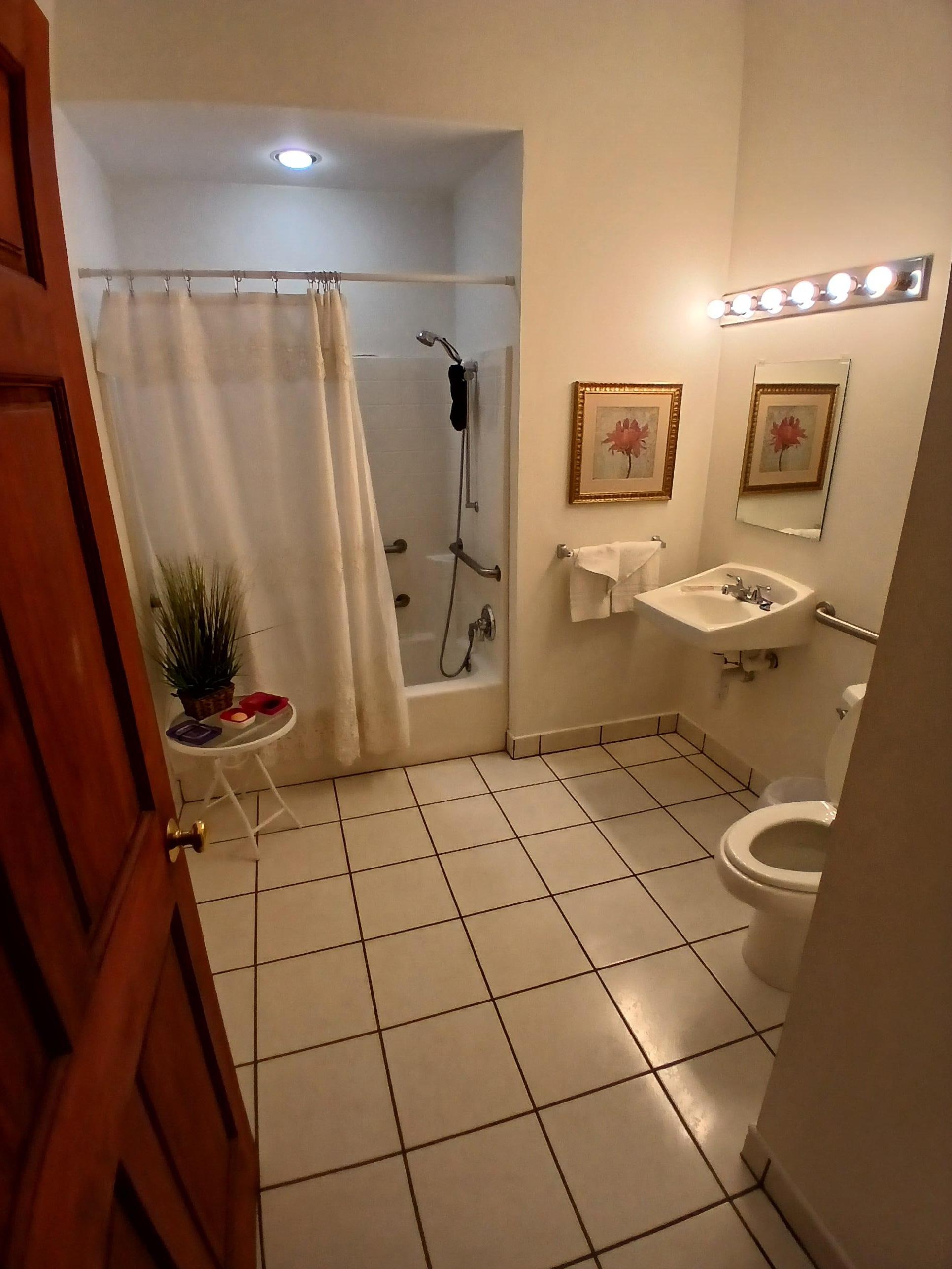 Big and clean bathroom