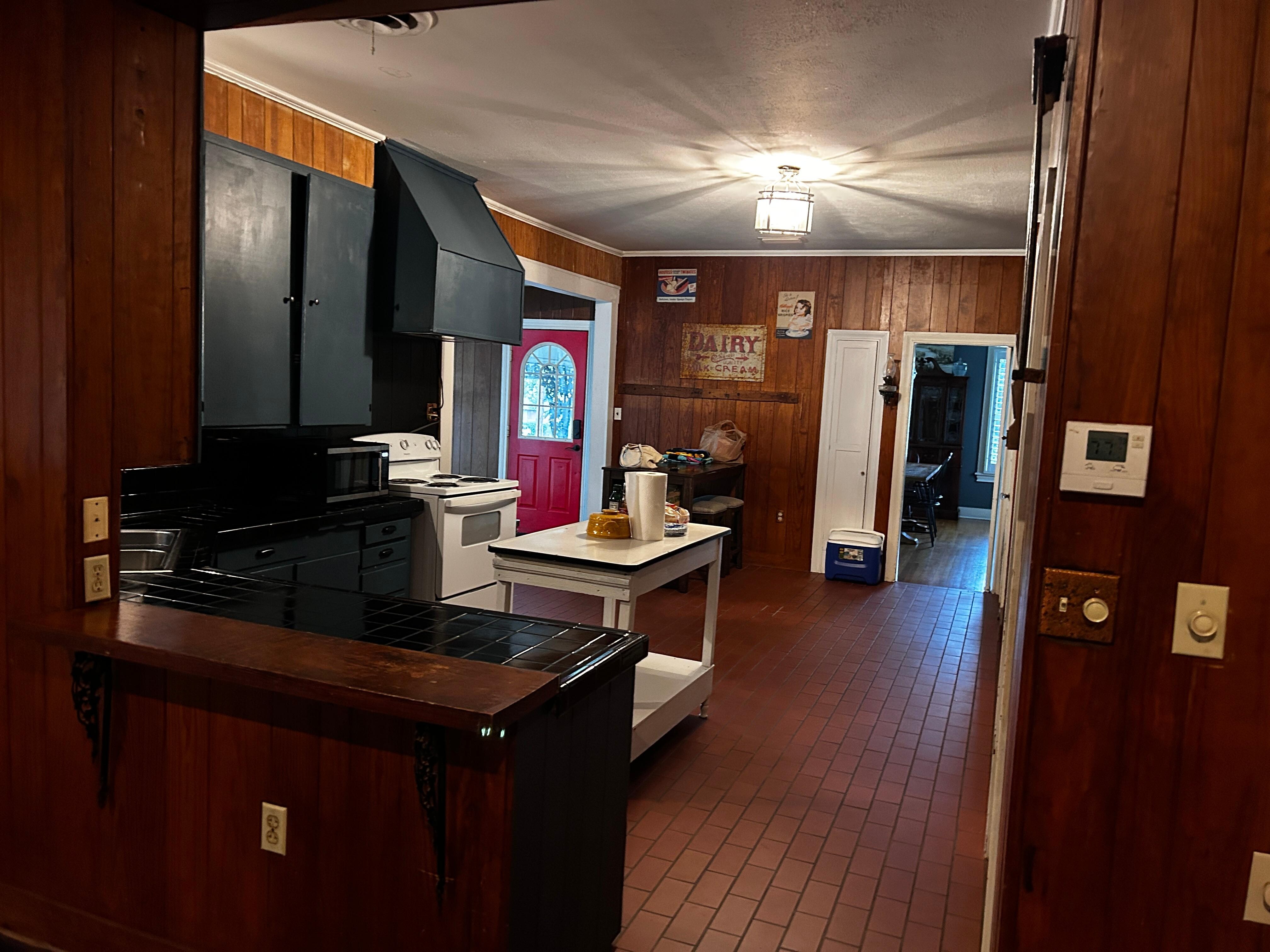 Comfortable kitchen with all the appliances you could want.