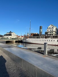 Utsikten mot hotellet fra parken