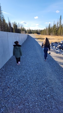 A walk to go see the mountains