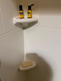 Used shampoo and conditioner from previous guest