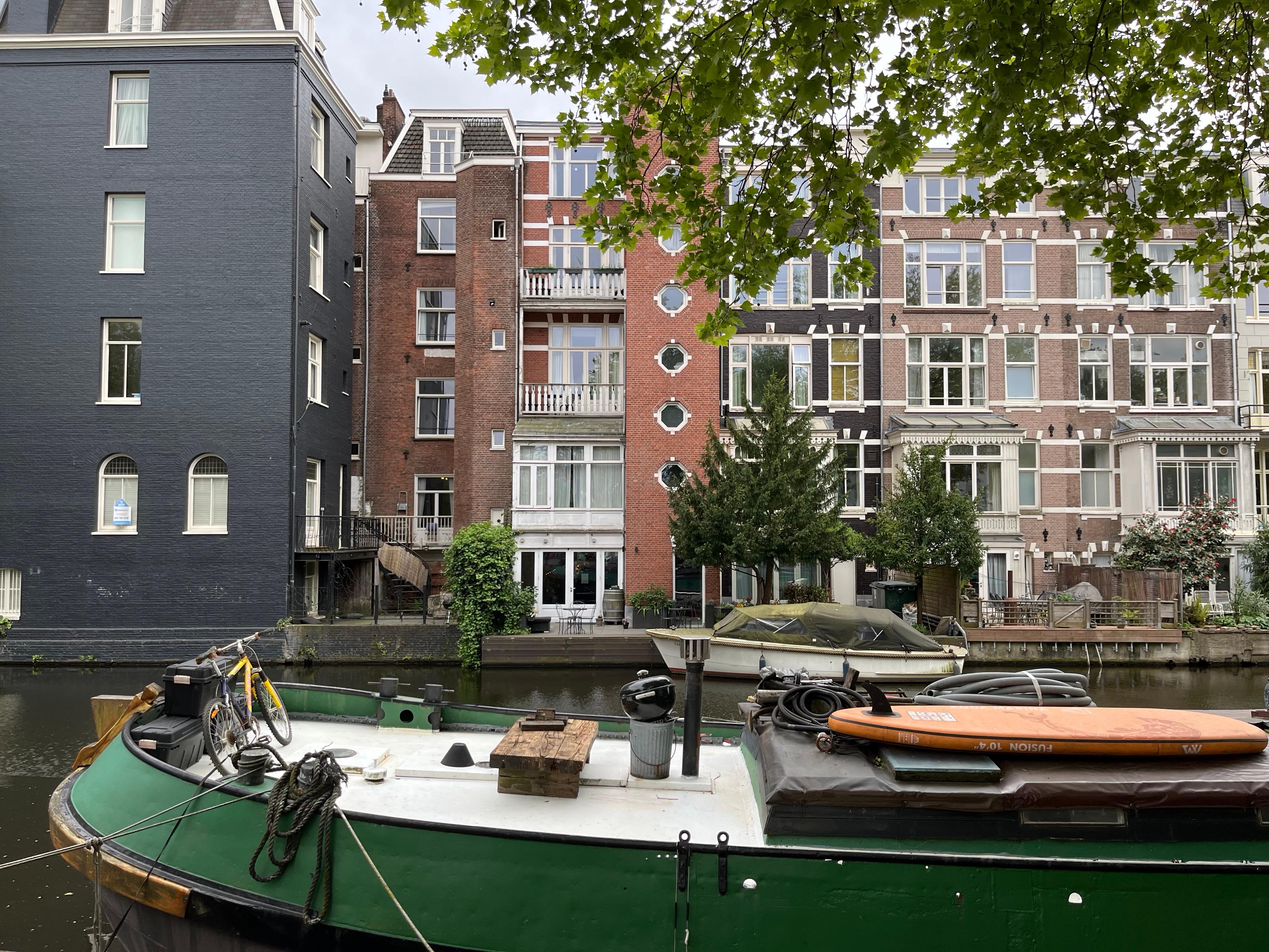 Back of property which goes all the way to the canal