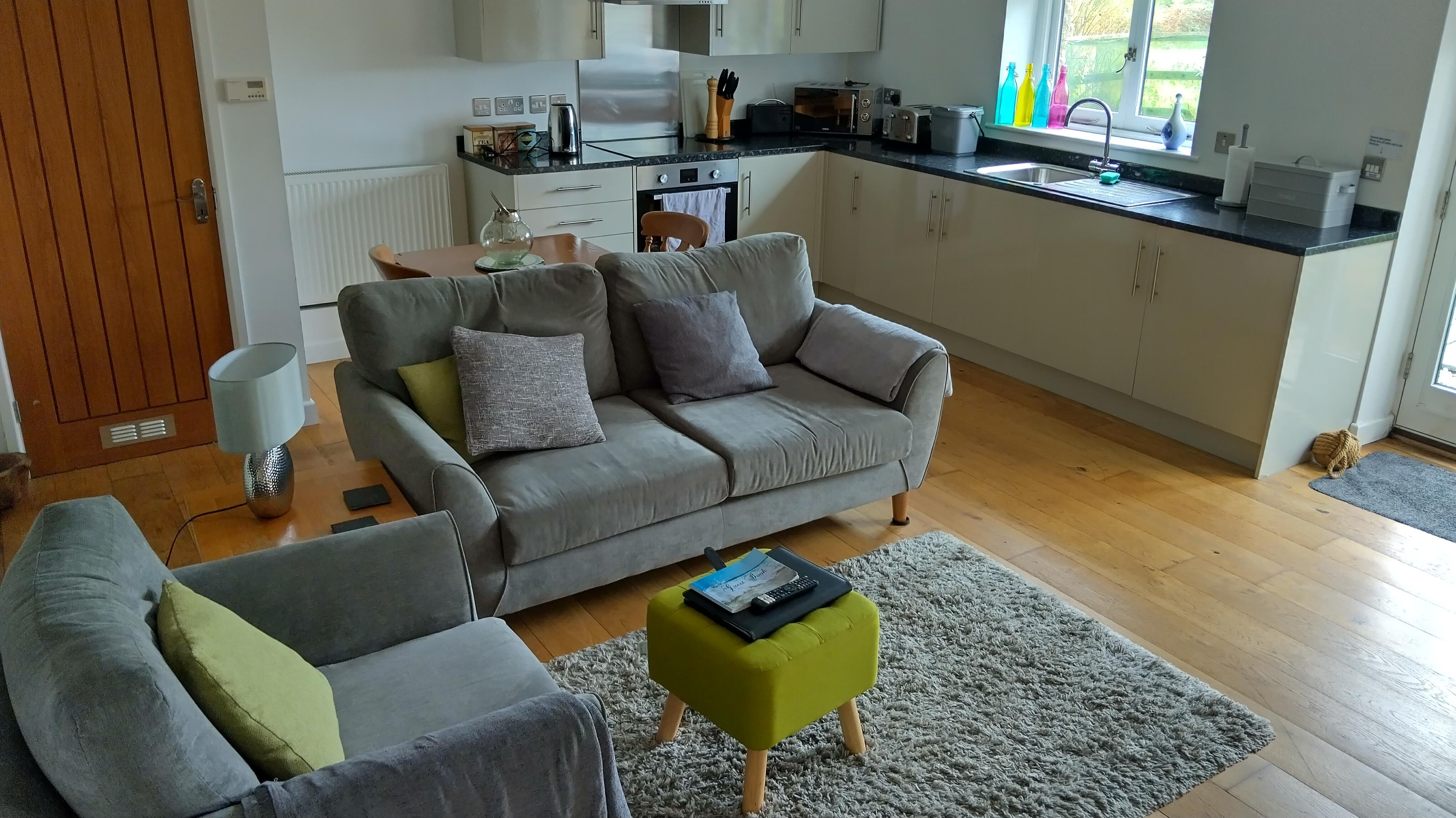 Living area just as shown in the Vrbo advert. 