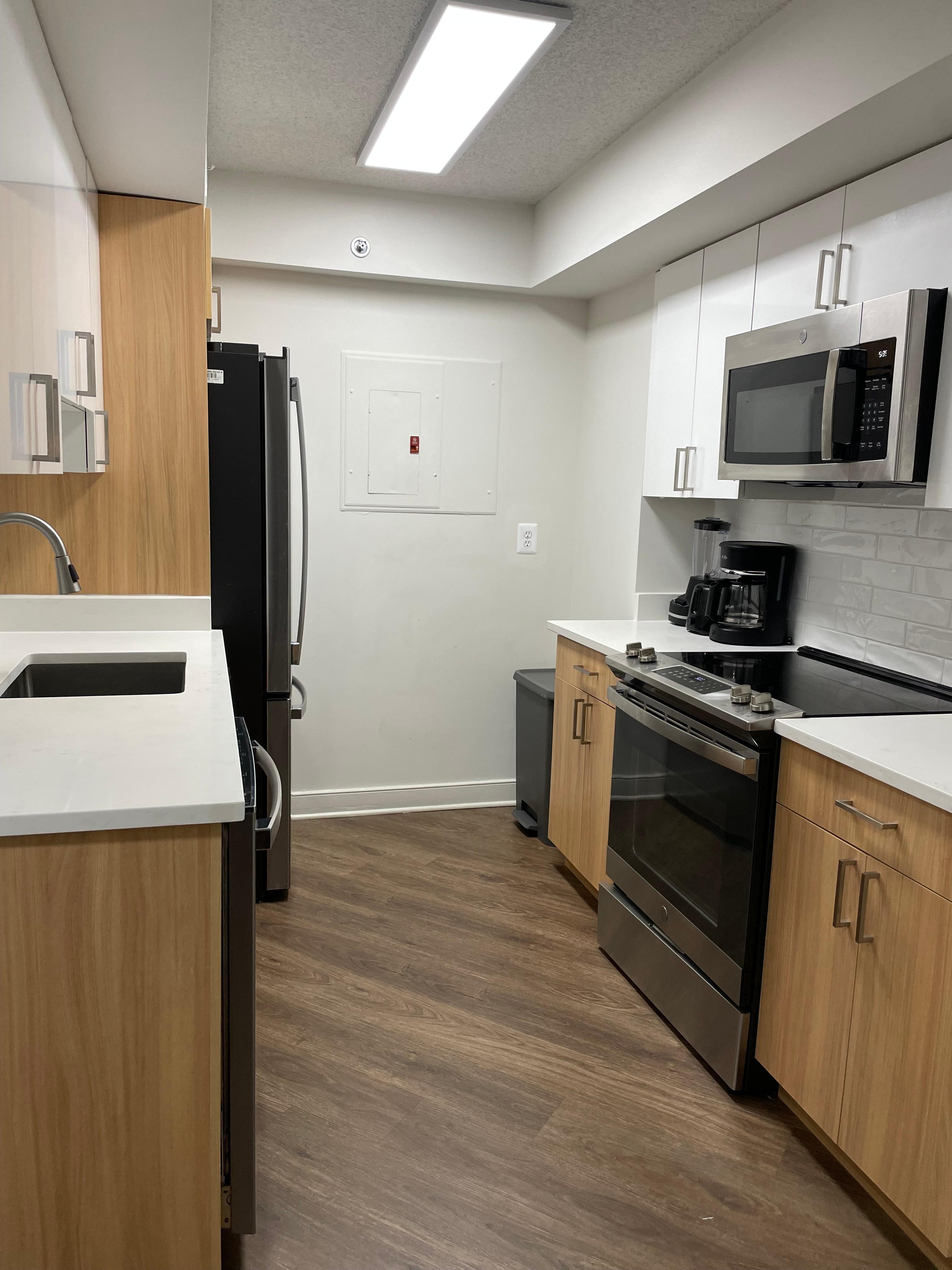 The kitchen was fully stocked with plates, silverware pan, coffee maker, toaster blender, pots and pans, kitchen, gadgets dishwasher, cleaning supplies for washing dishes, and washing clothes and utensils for cooking. Everything you need.