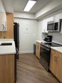 The kitchen was fully stocked with plates, silverware pan, coffee maker, toaster blender, pots and pans, kitchen, gadgets dishwasher, cleaning supplies for washing dishes, and washing clothes and utensils for cooking. Everything you need.