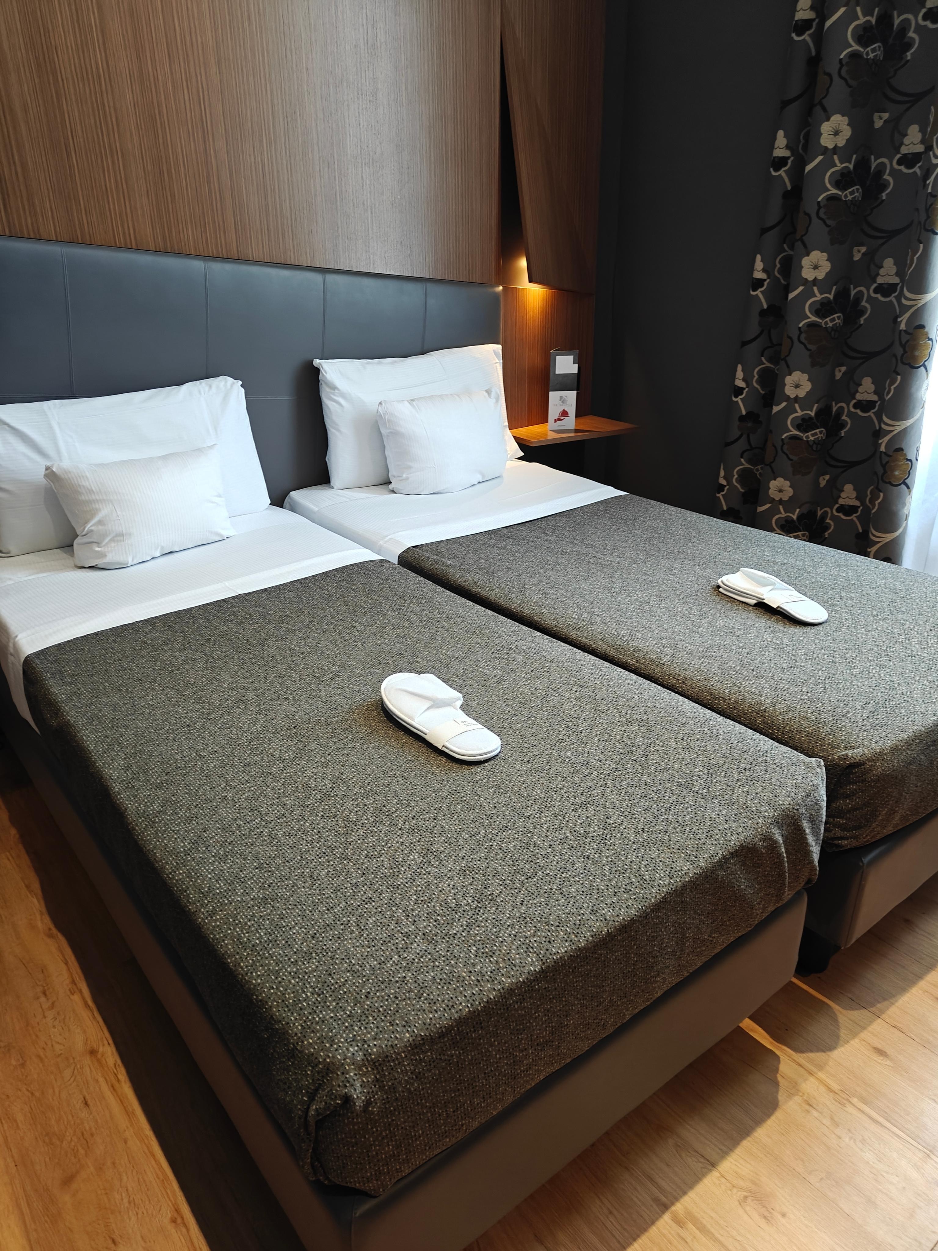 Mooie kamer, aan straat kant.