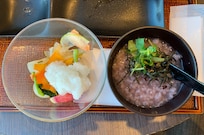 小麦、乳製品、植物性の油アレルギーの為、朝食は古代米のお粥に大根おろし、生野菜しか食べるものがなかった。宿泊前にアレルギー素材を表示してあれば宿泊時に朝食予約はしなかった。