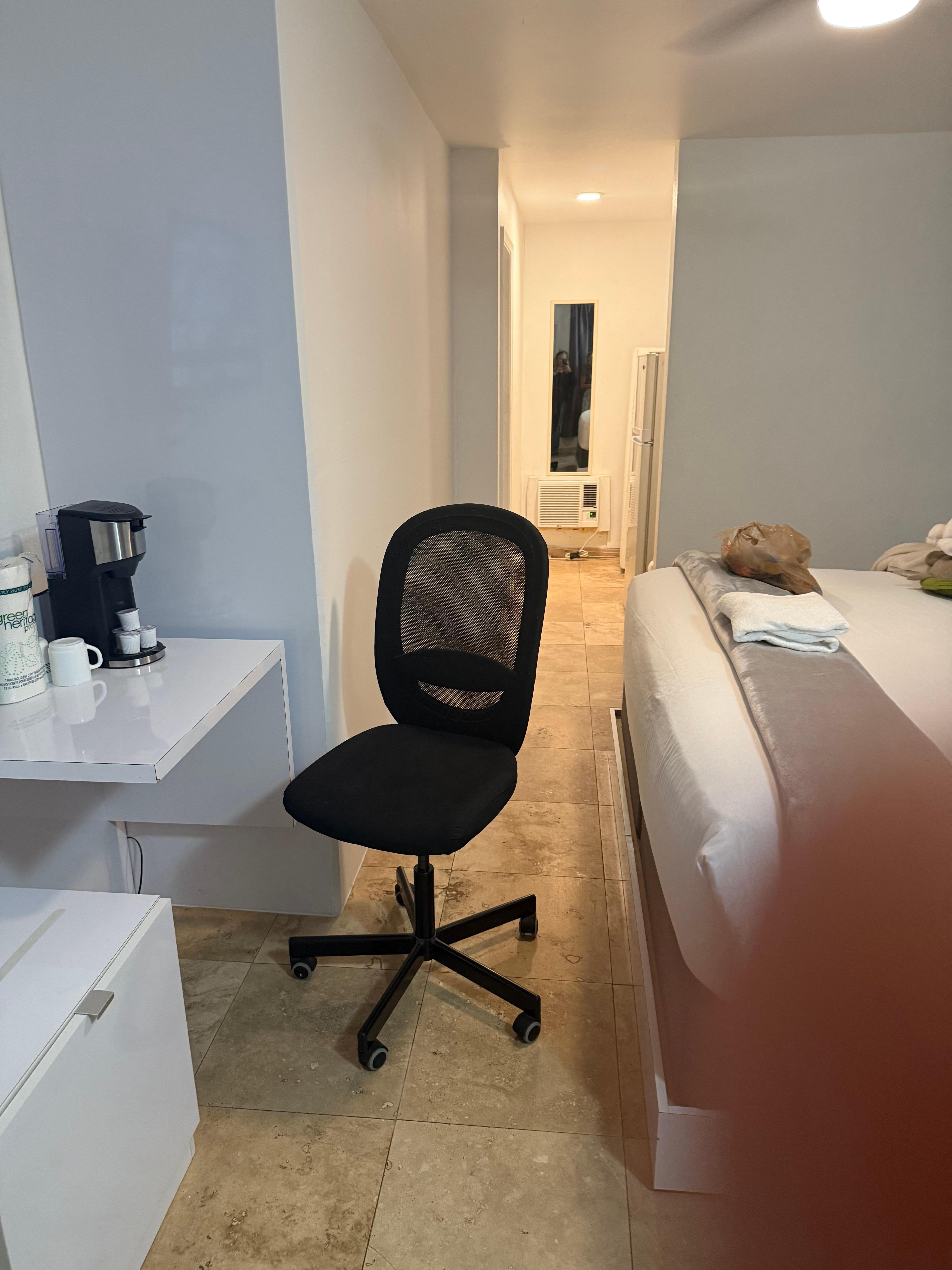 This shows no kitchen are