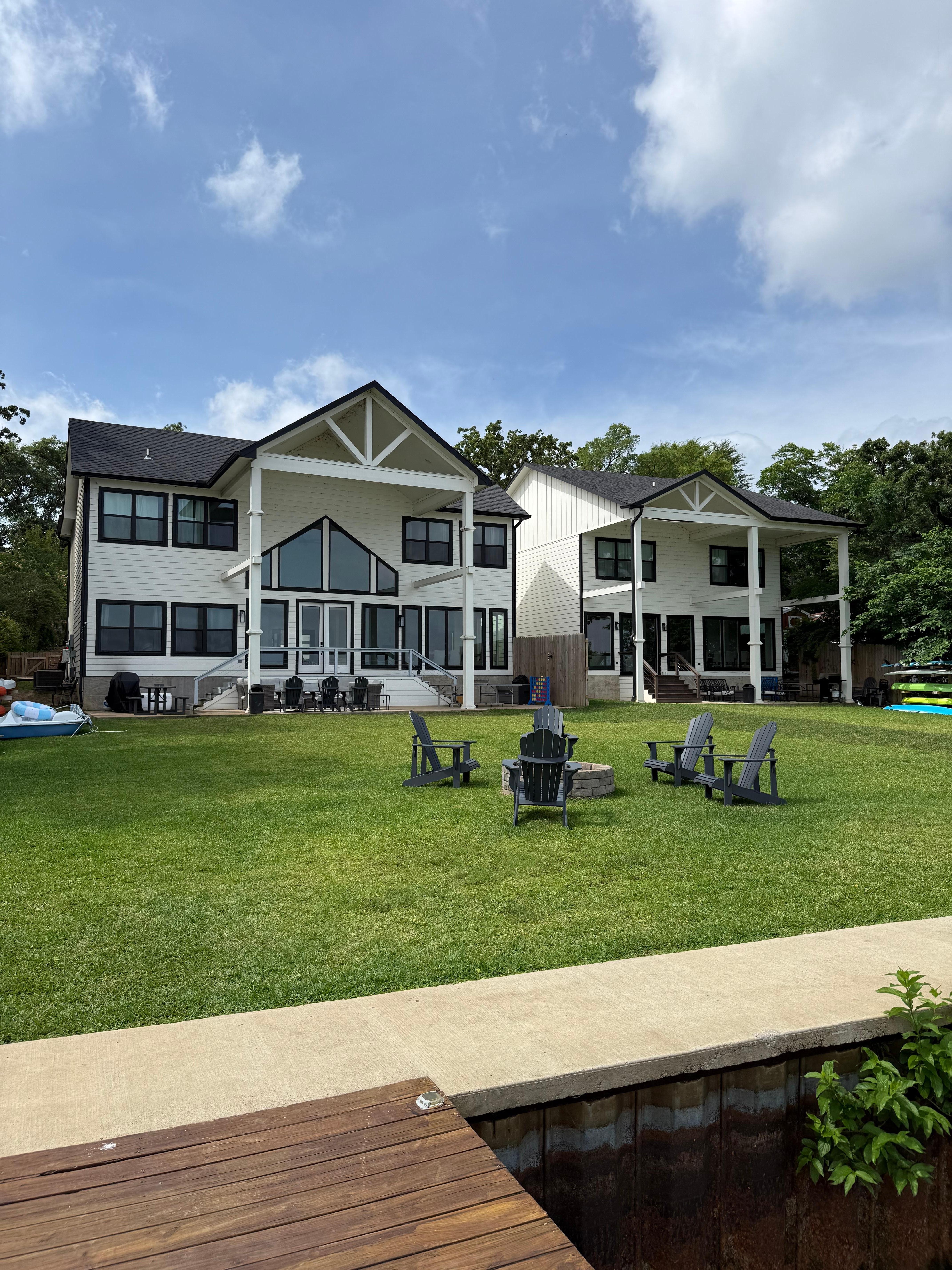 Homes and yard are exactly as described in the listing. 