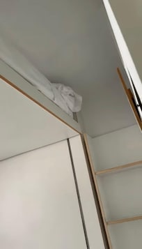 Seng set oppe i loftet