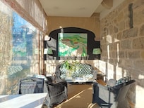 Desayunador junto al jardín