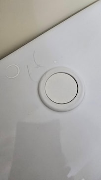 El baño lleno de pelos desde que entré la primera vez a mi habitación