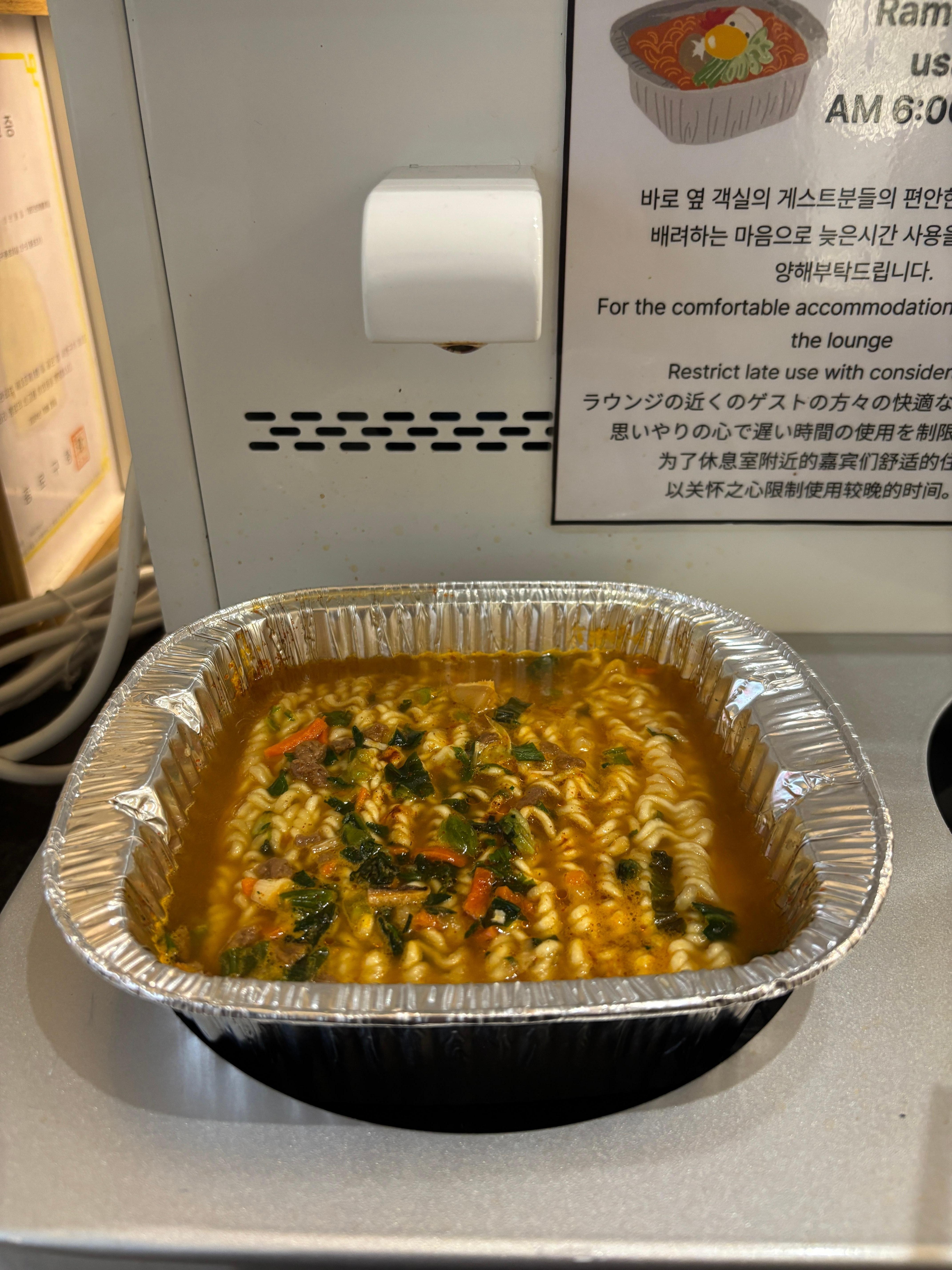 無料ラーメンは5種類もあります！辛いもの、辛くないもの、ジャジャンミョンのようなものもありました。