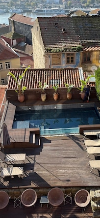 Poolen på nedre plan