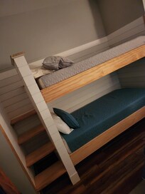 Bunk beds in the 2nd bedroom