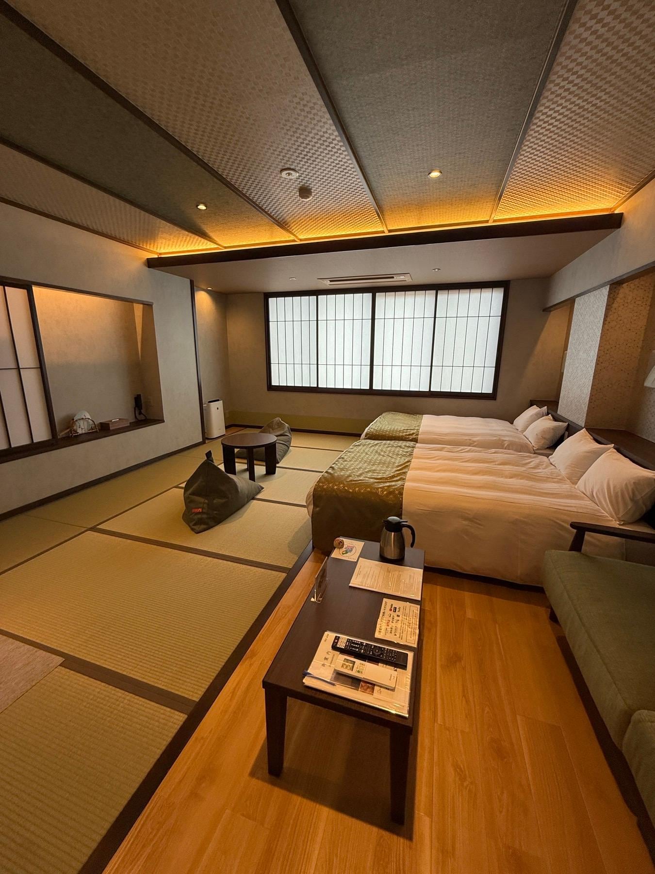 部屋の様子(モダン和洋室)
Modern Japanese-Western style room