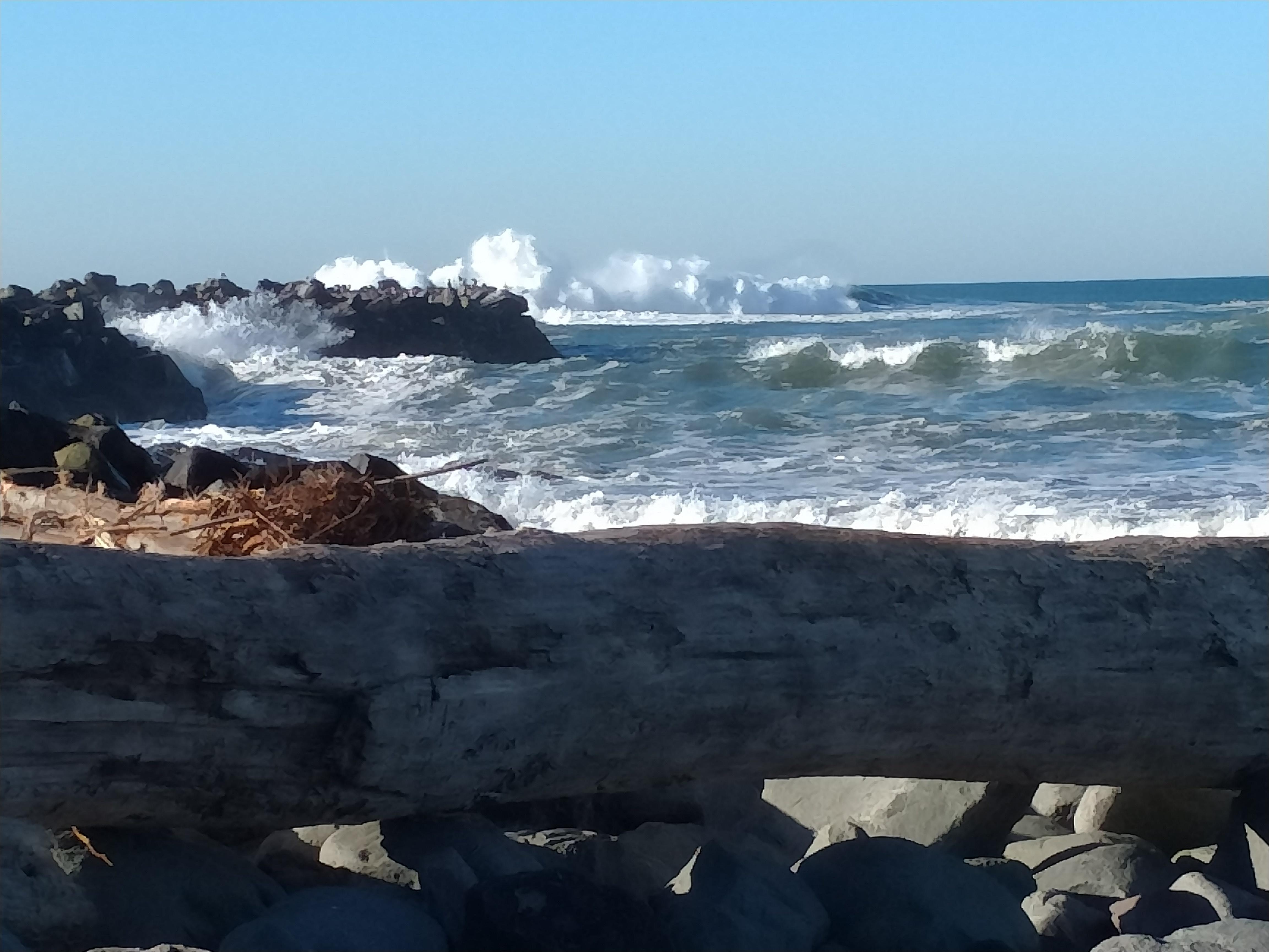Big waves at the Jetty.