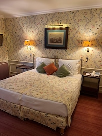 Room #3 - lovely large room with a connected sunroom overlooking garden