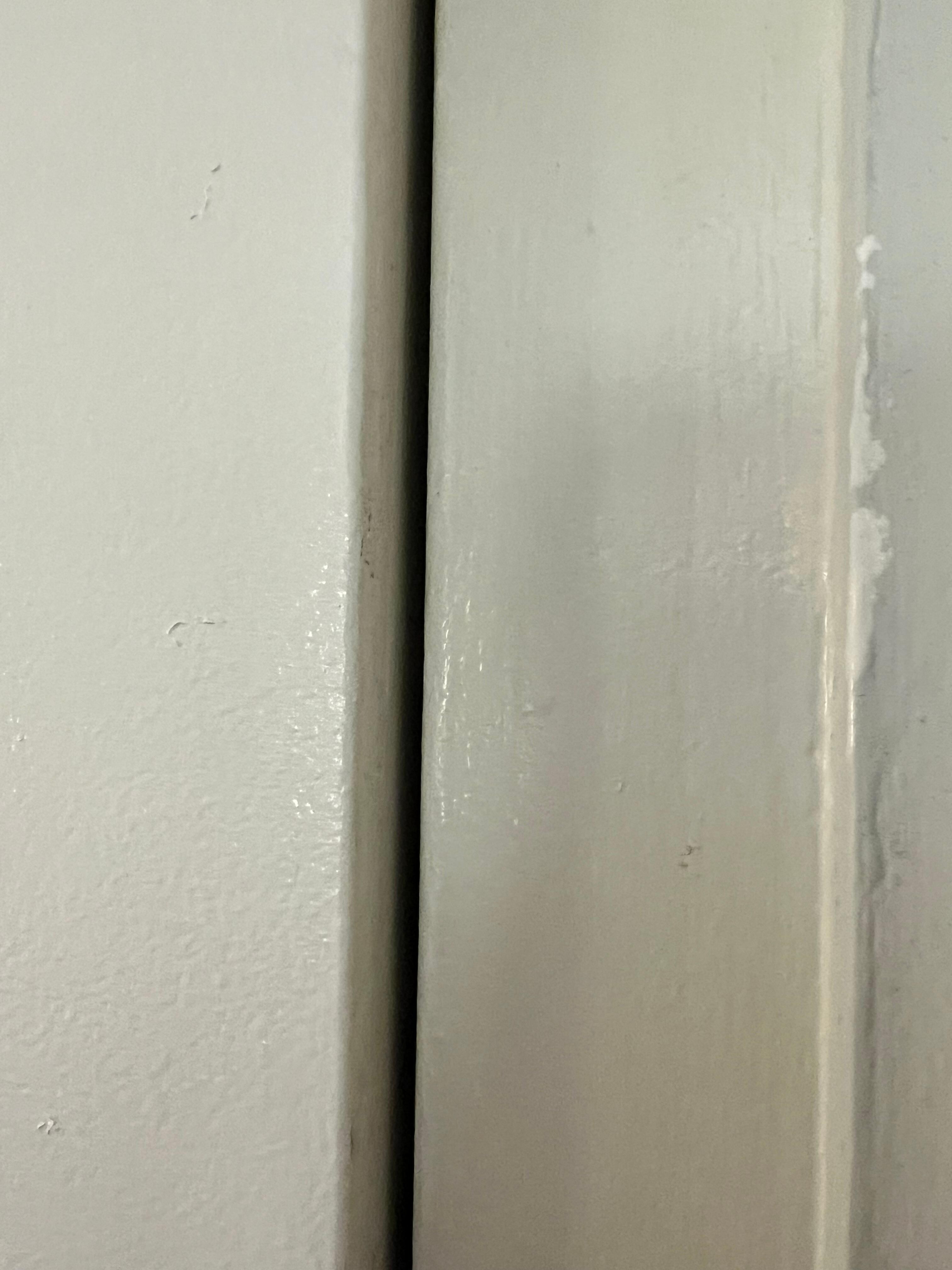鍵が閉まった状態でこの隙間