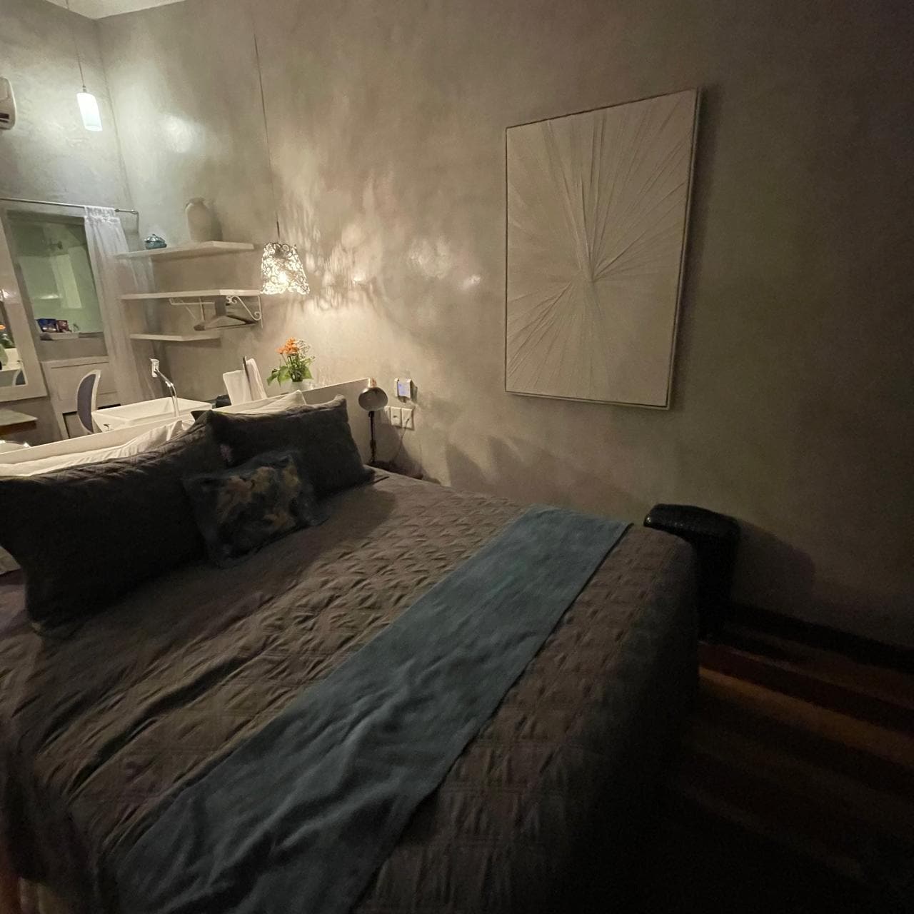 Quarto amplo, limpo e confortável