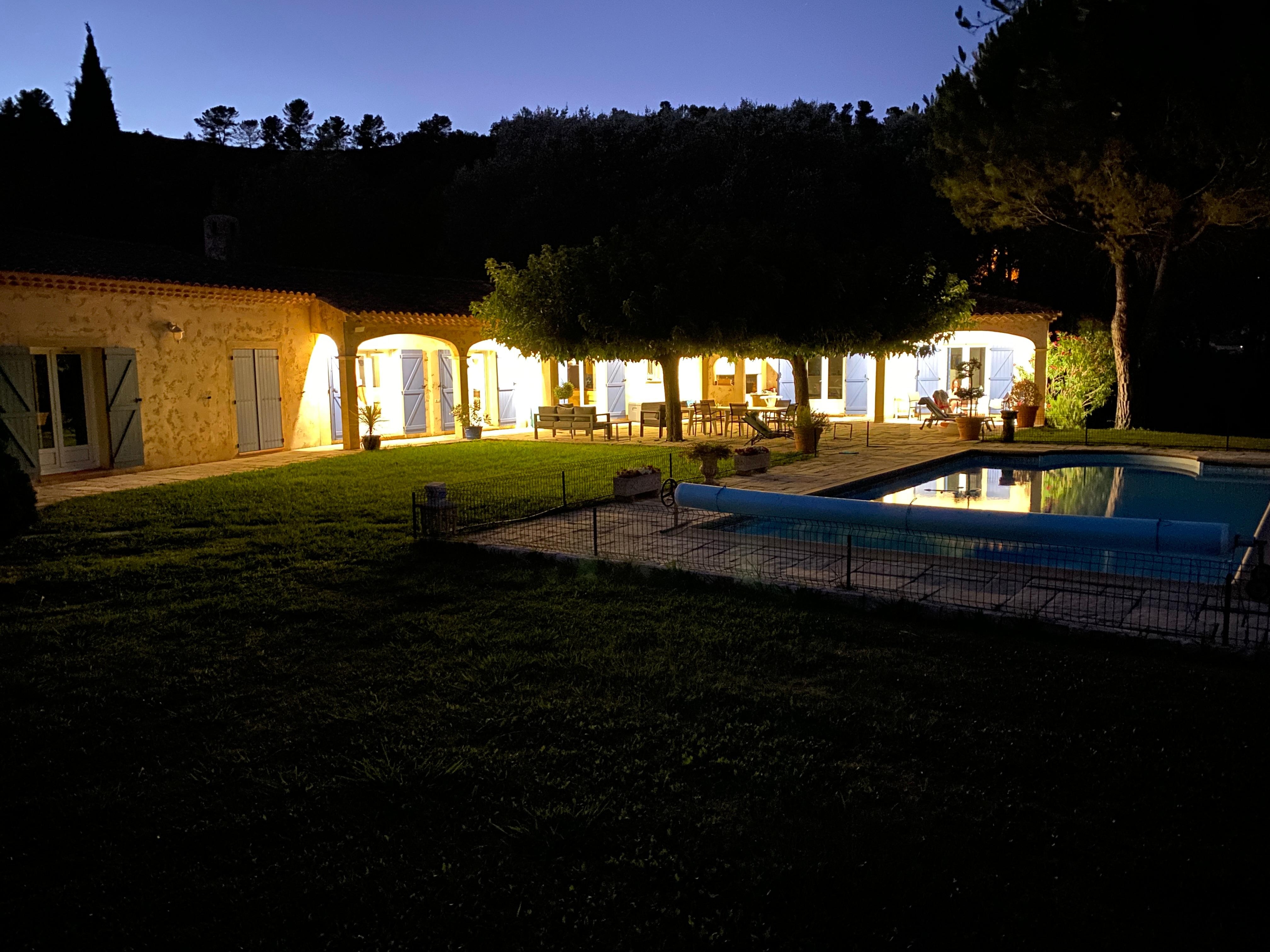 Ansicht der Terrasse am Abend